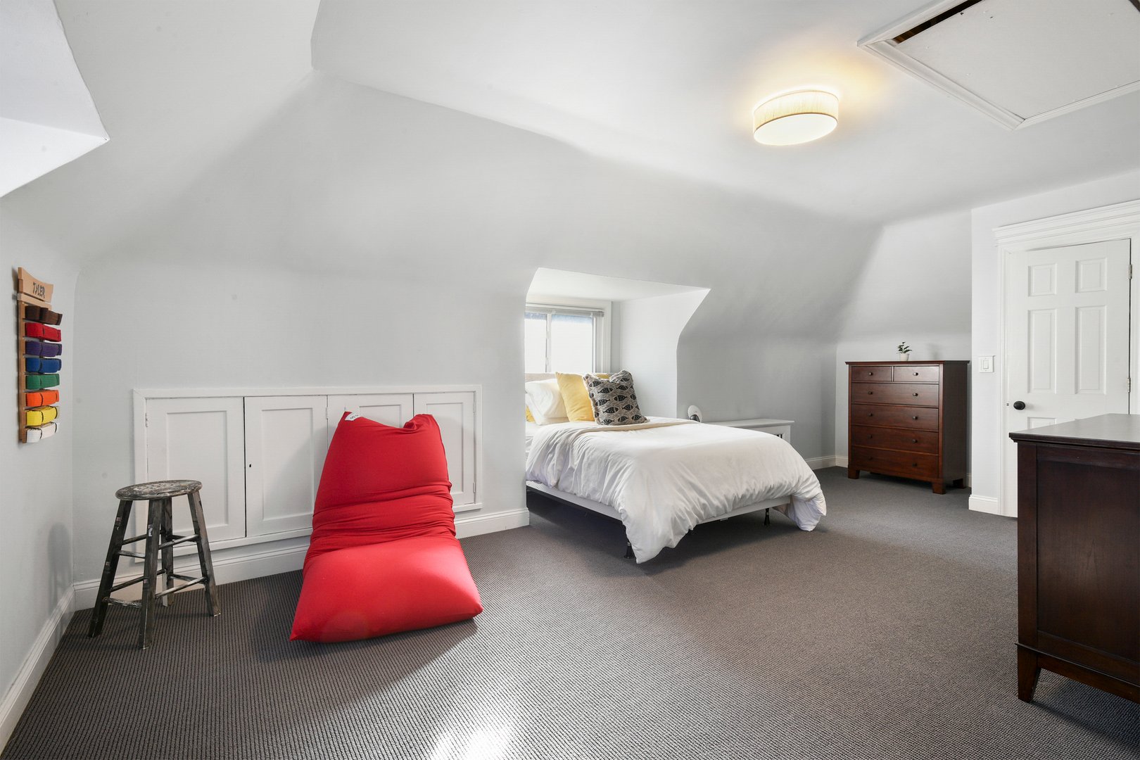 677 James Street Photo 25