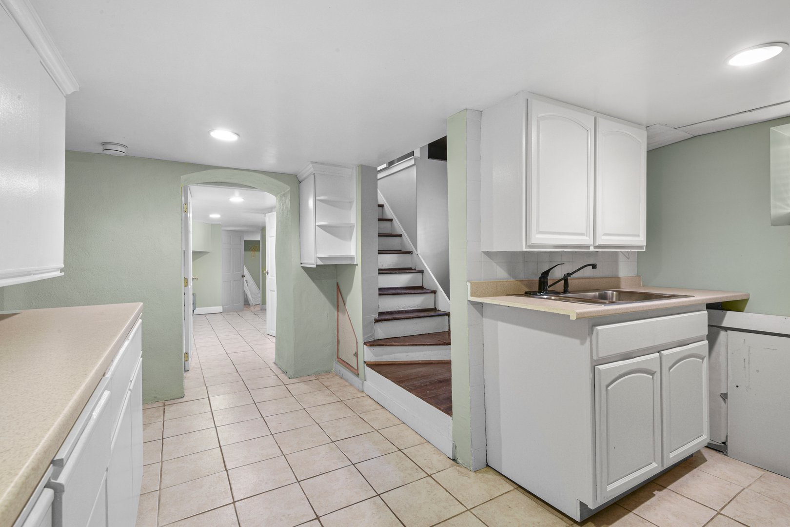 677 James Street Photo 29