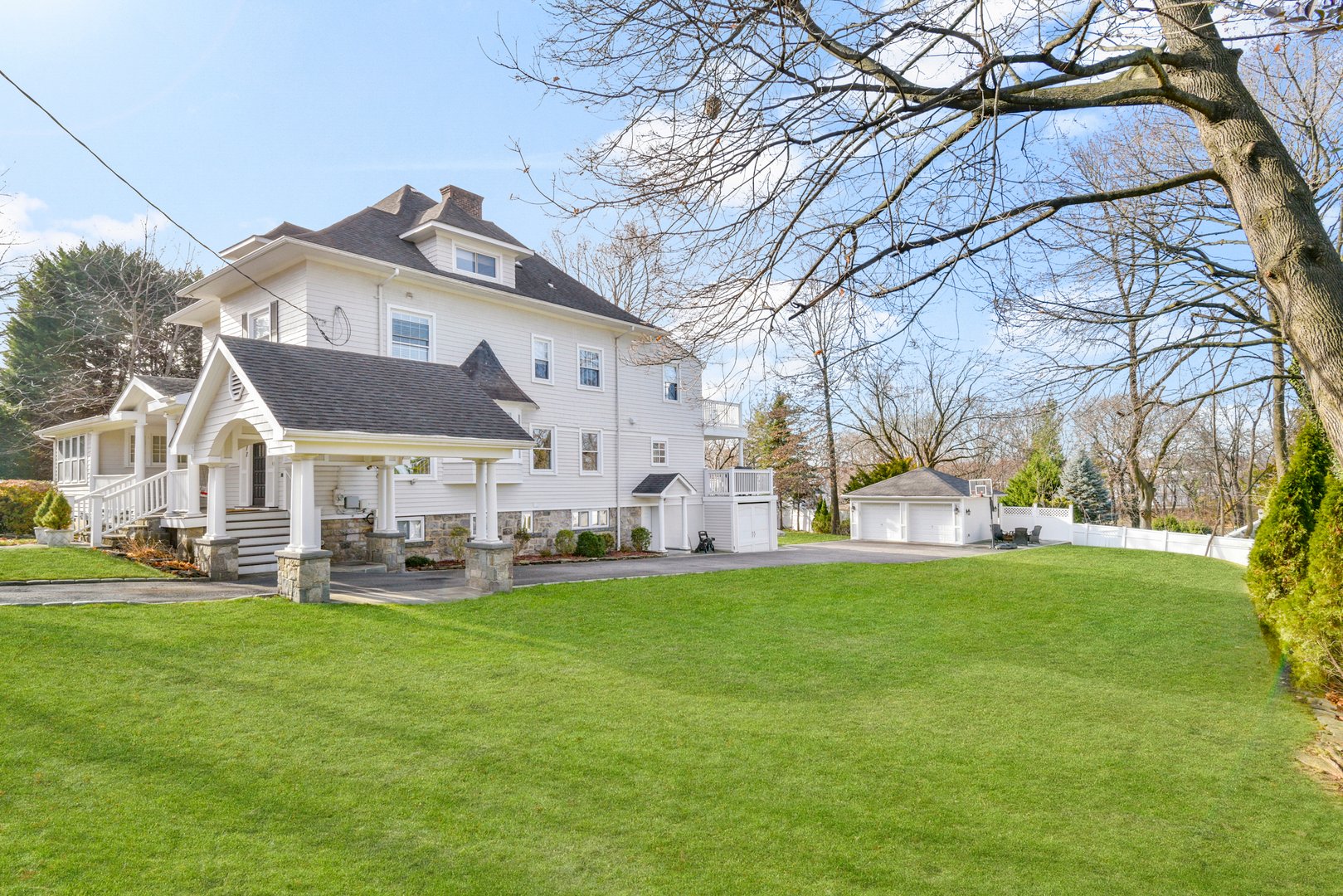 677 James Street Photo 33