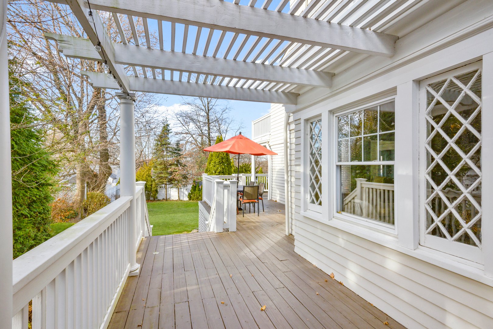 677 James Street Photo 36