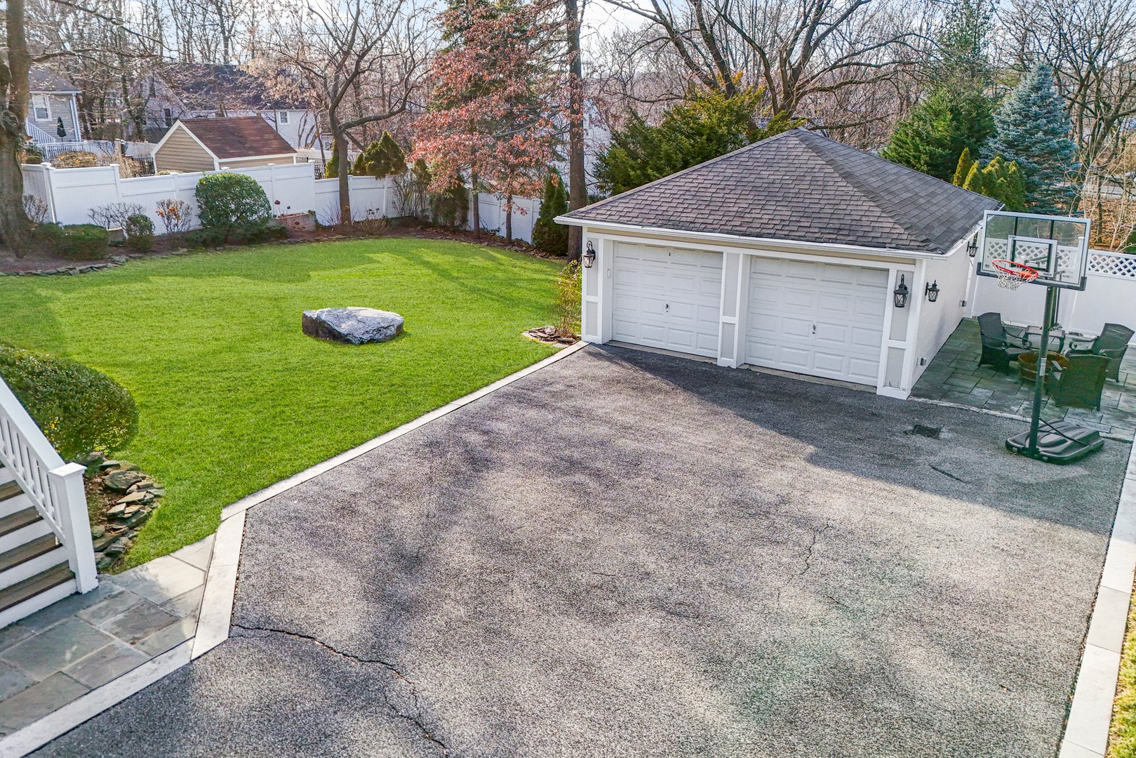 677 James Street Photo 38