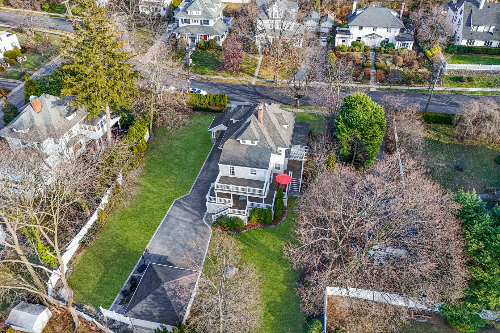 677 James Street Photo 39