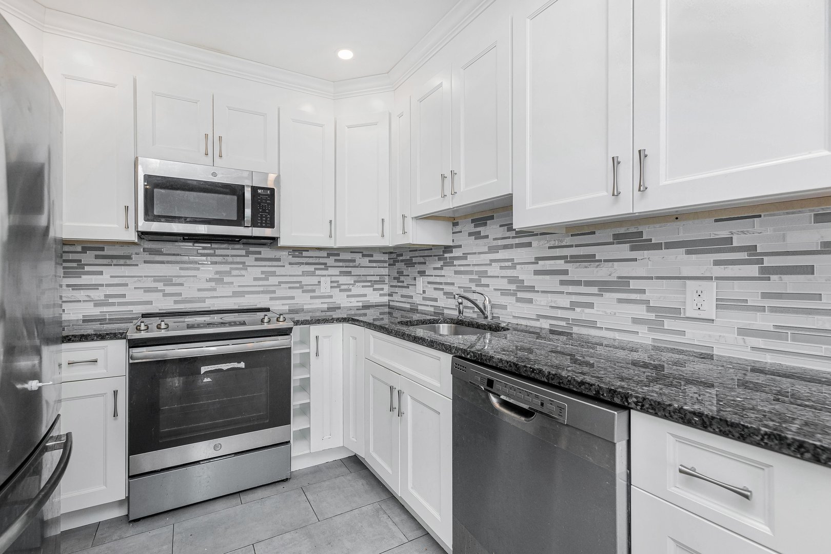 174 Ashford Avenue  #B Photo 4