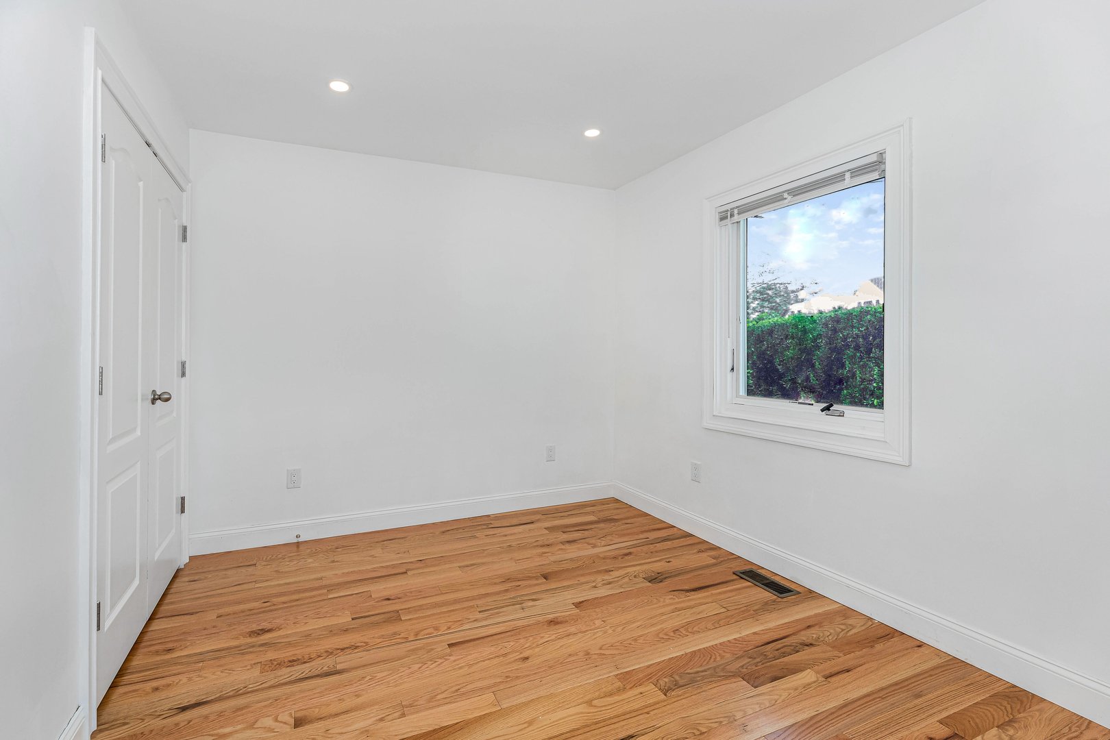 174 Ashford Avenue  #B Photo 8