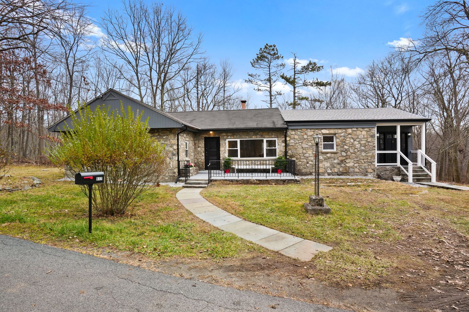 517 E Mountain Road N  #515-517 Photo 1