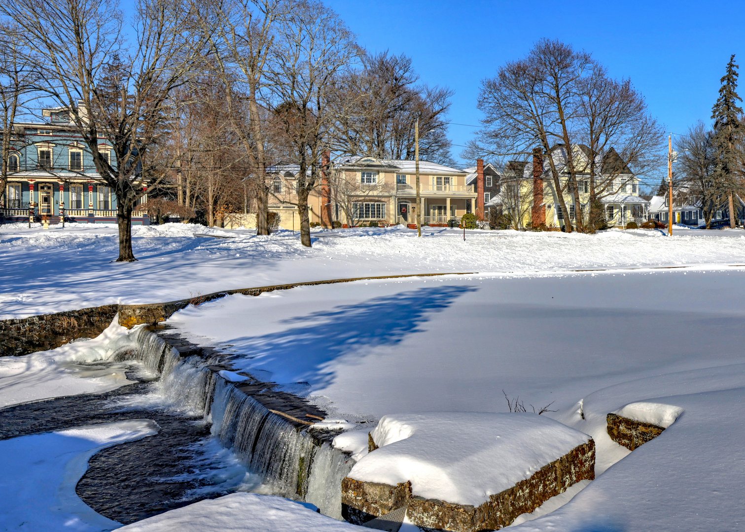 152 West River Street Photo 3