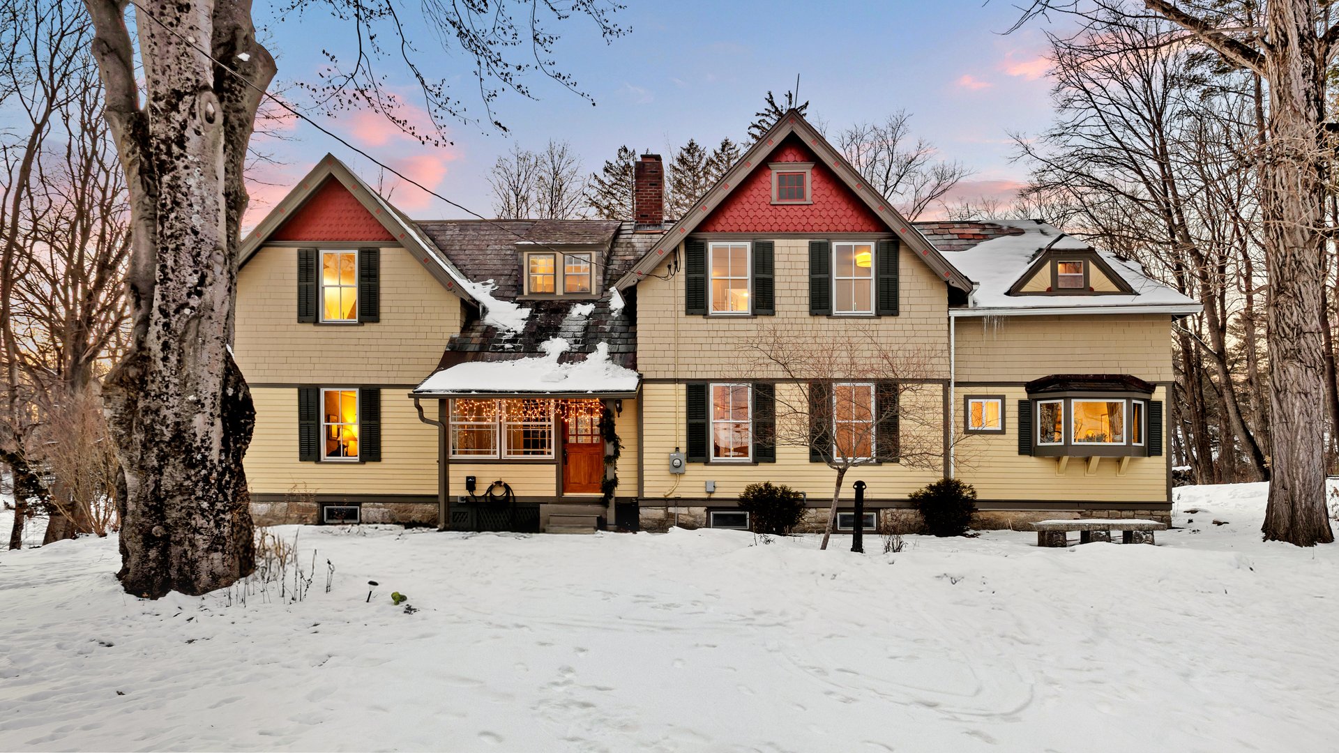 220 Kemble St Photo 1