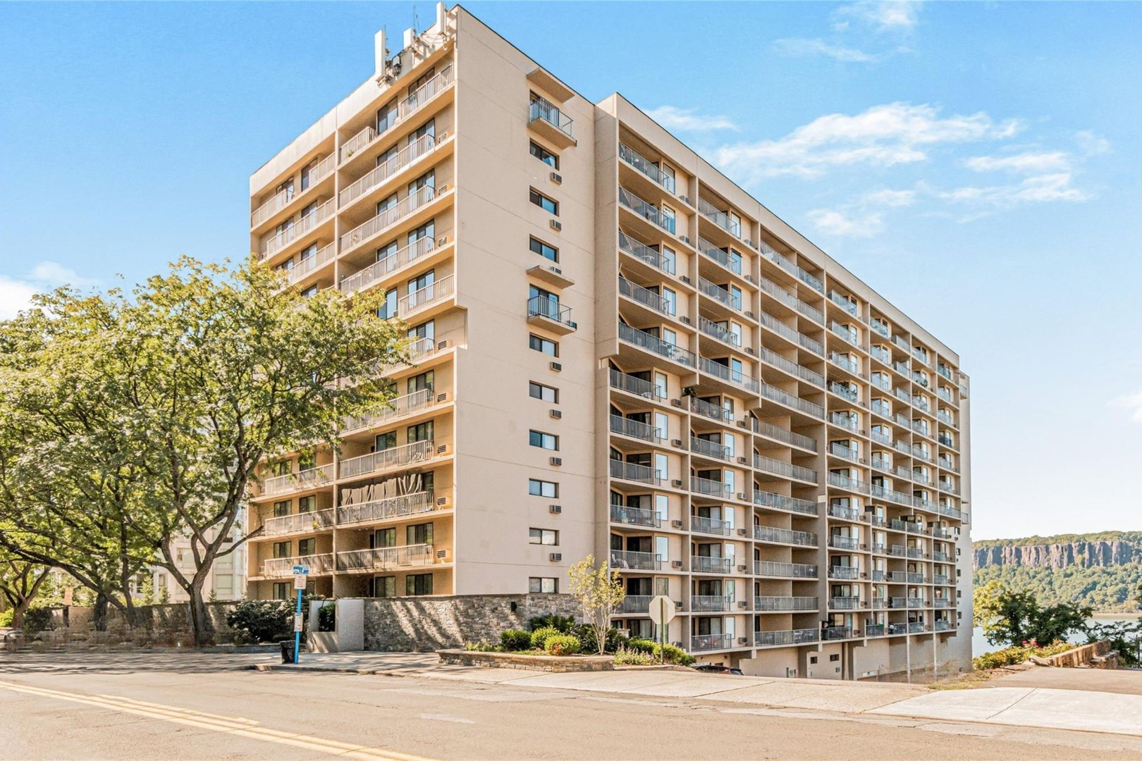 1155 Warburton Avenue  #6H Photo 25