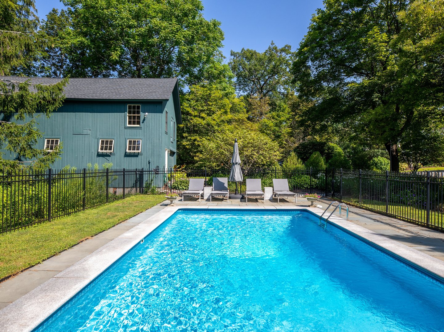 44 South Street Photo 37