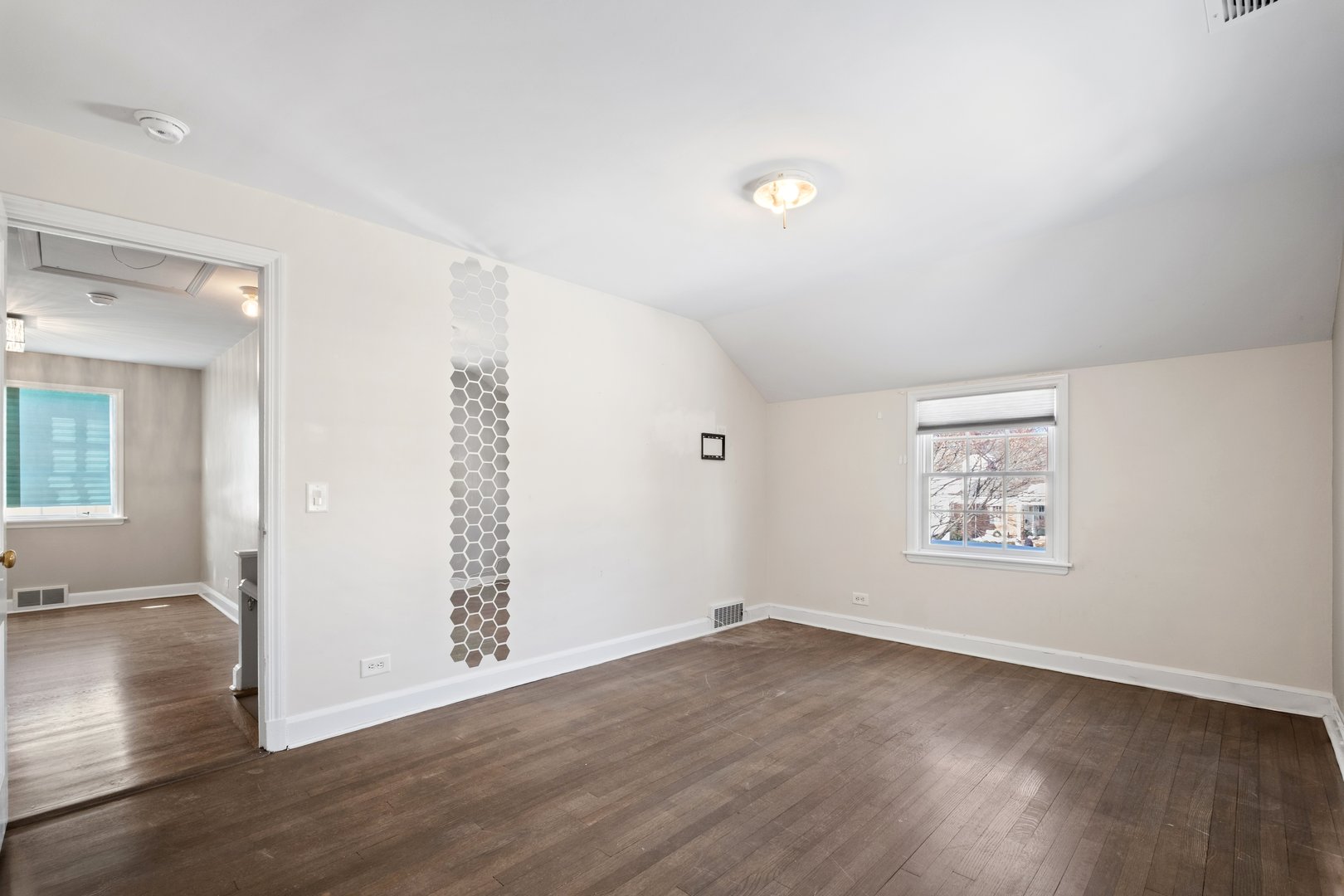 66 Middle Road Photo 15