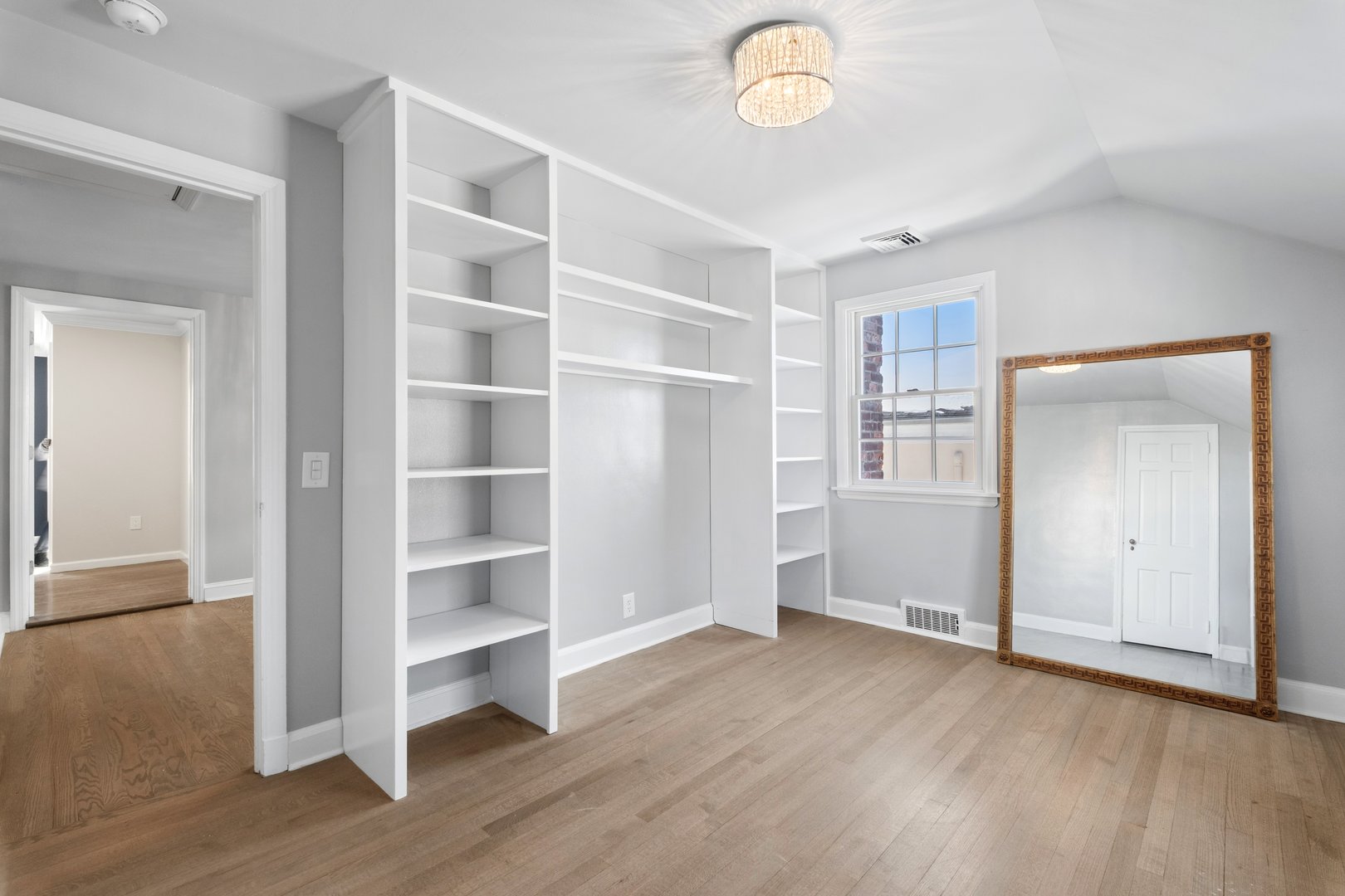 66 Middle Road Photo 19