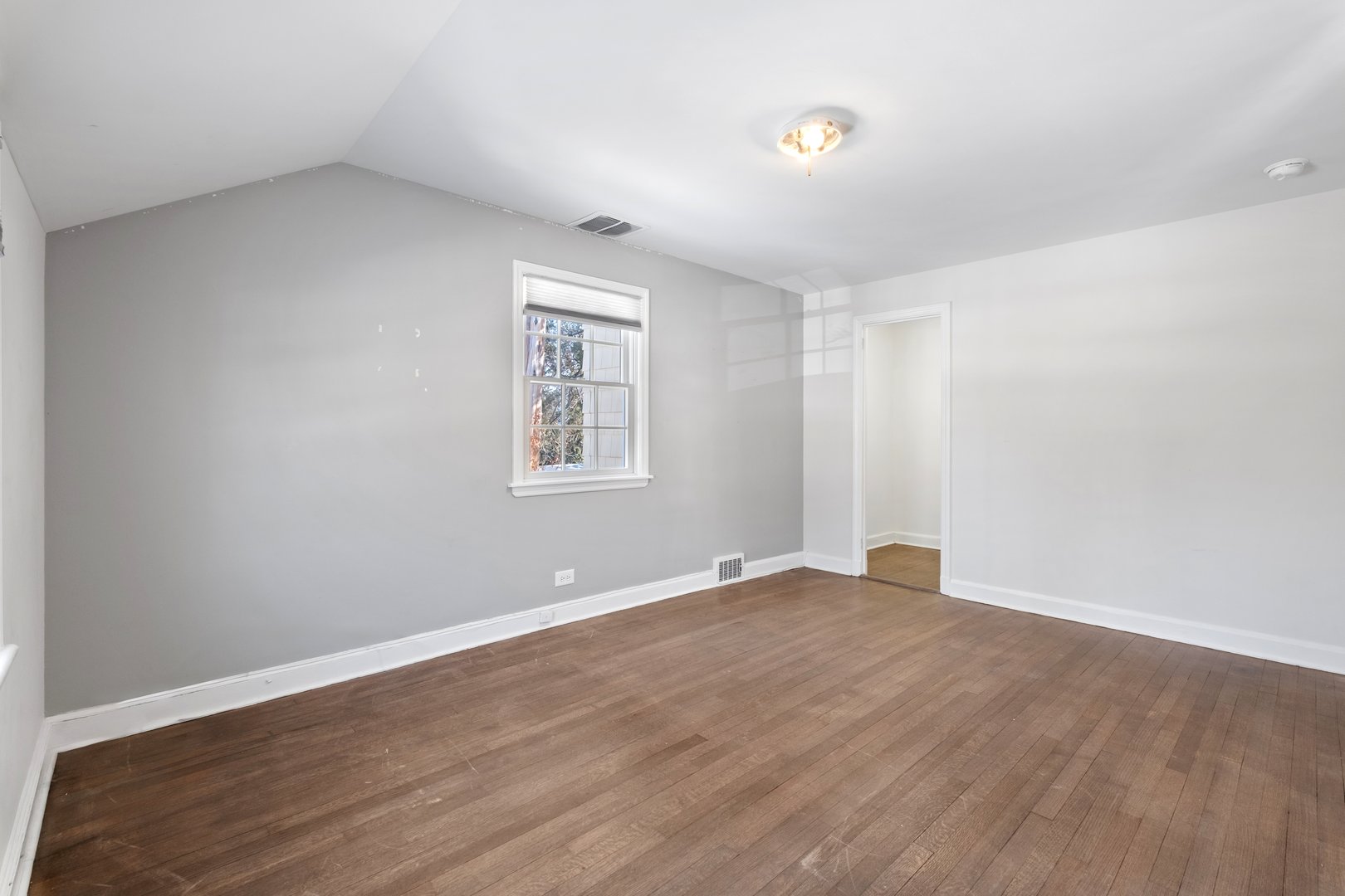 66 Middle Road Photo 14