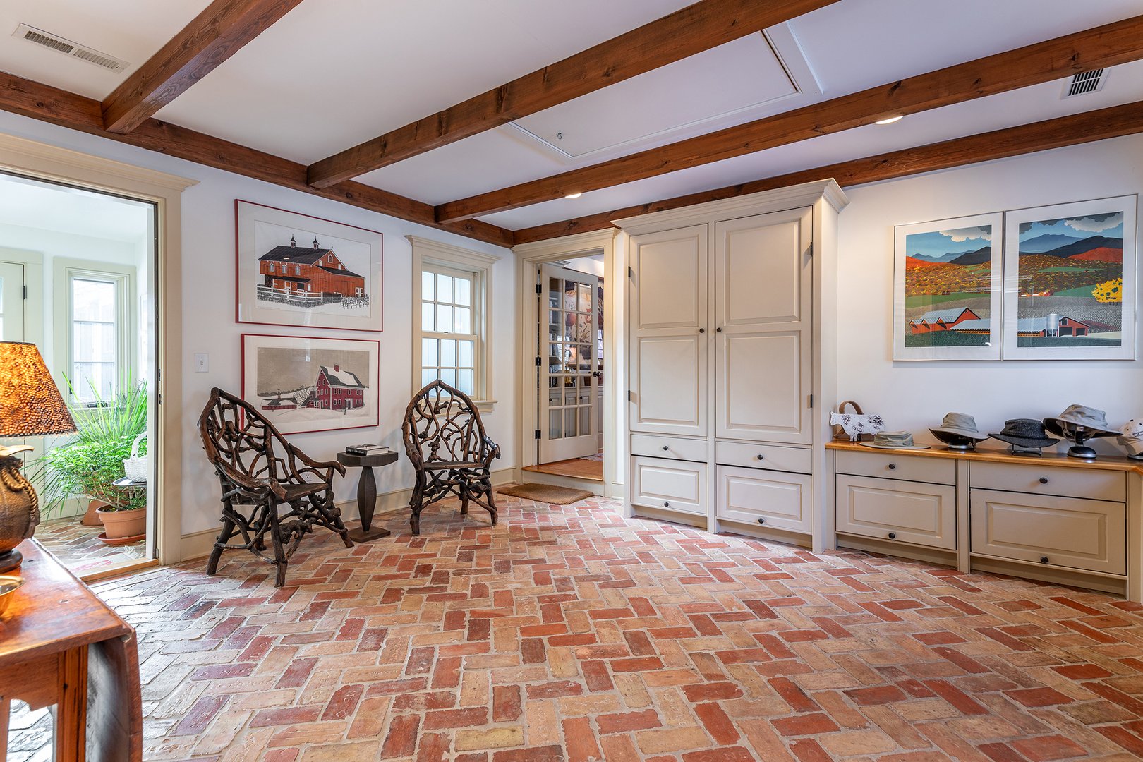 2 Great Elm Drive Photo 6