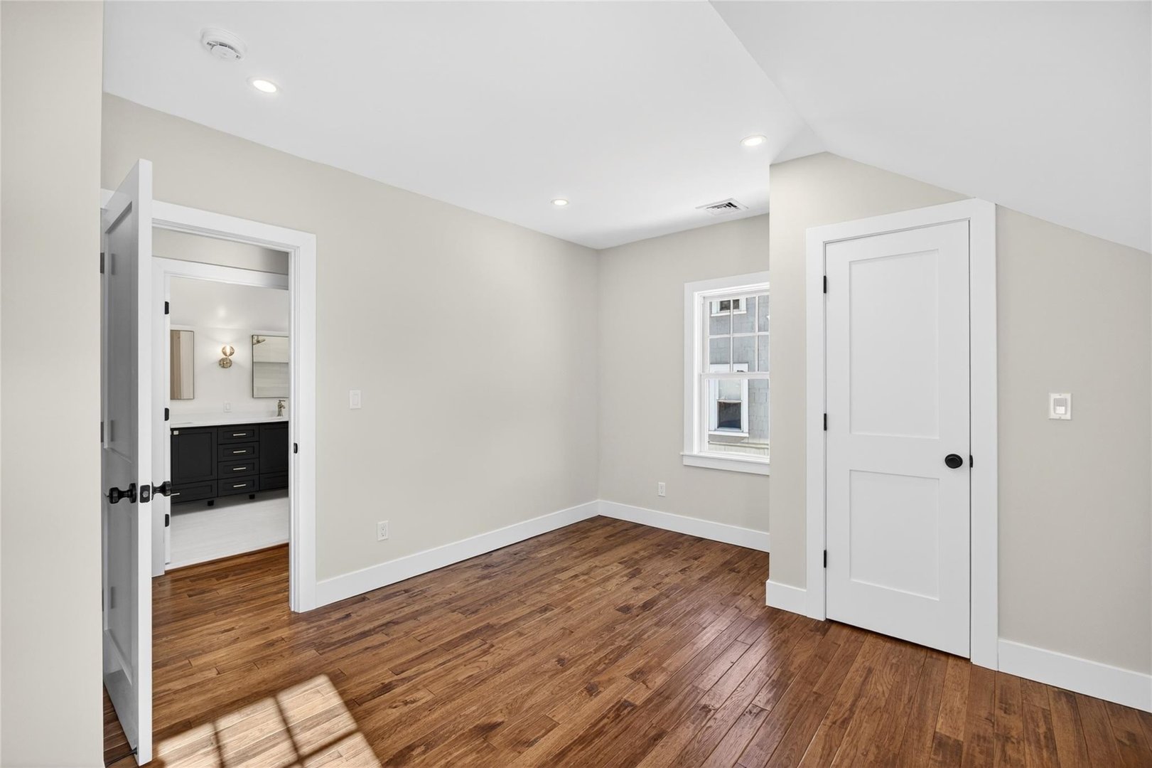 11 Roselle Avenue Photo 20