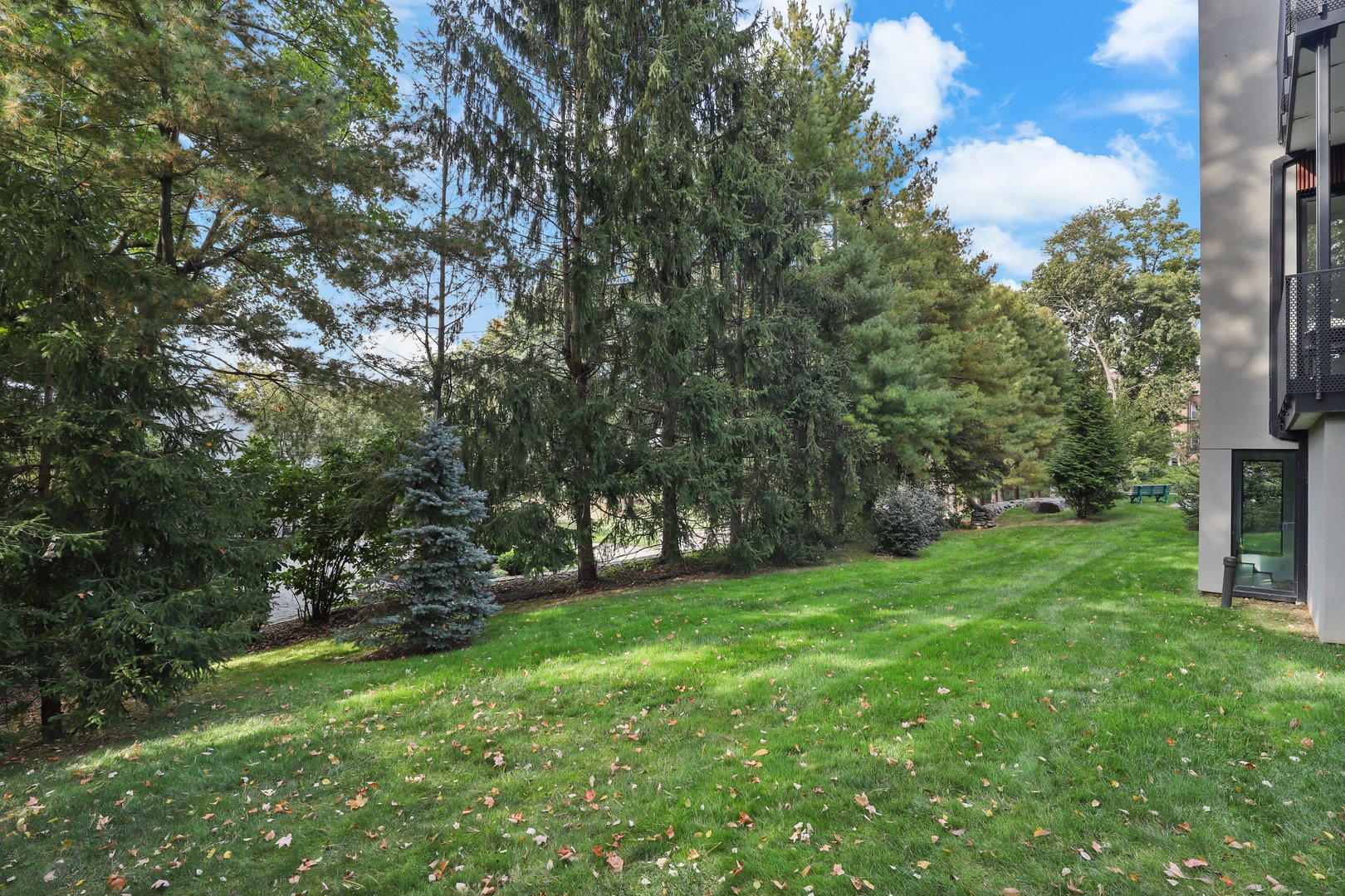 95 N Broadway Photo 36