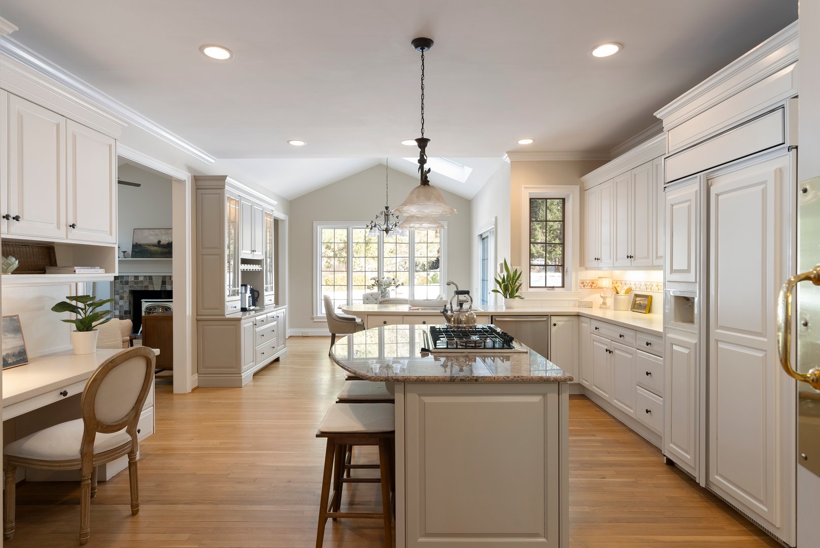 10 Hinchley Wood Photo 12