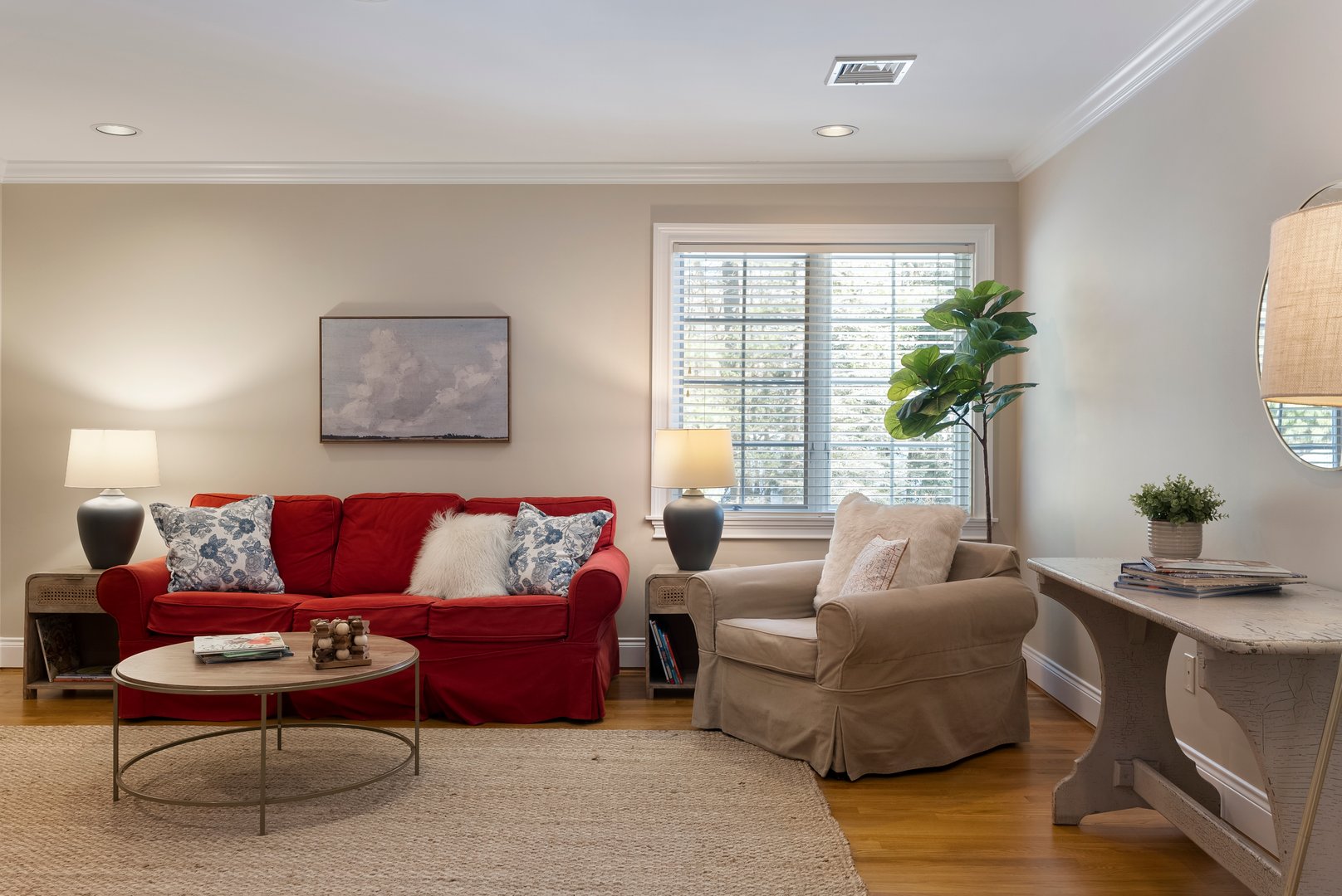 10 Hinchley Wood Photo 26