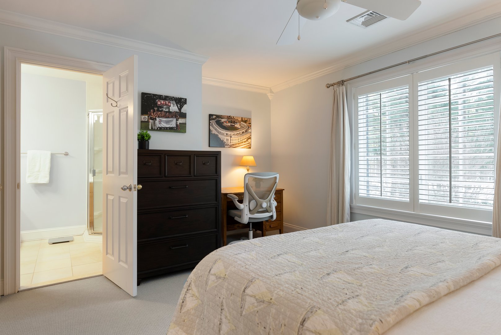 10 Hinchley Wood Photo 28