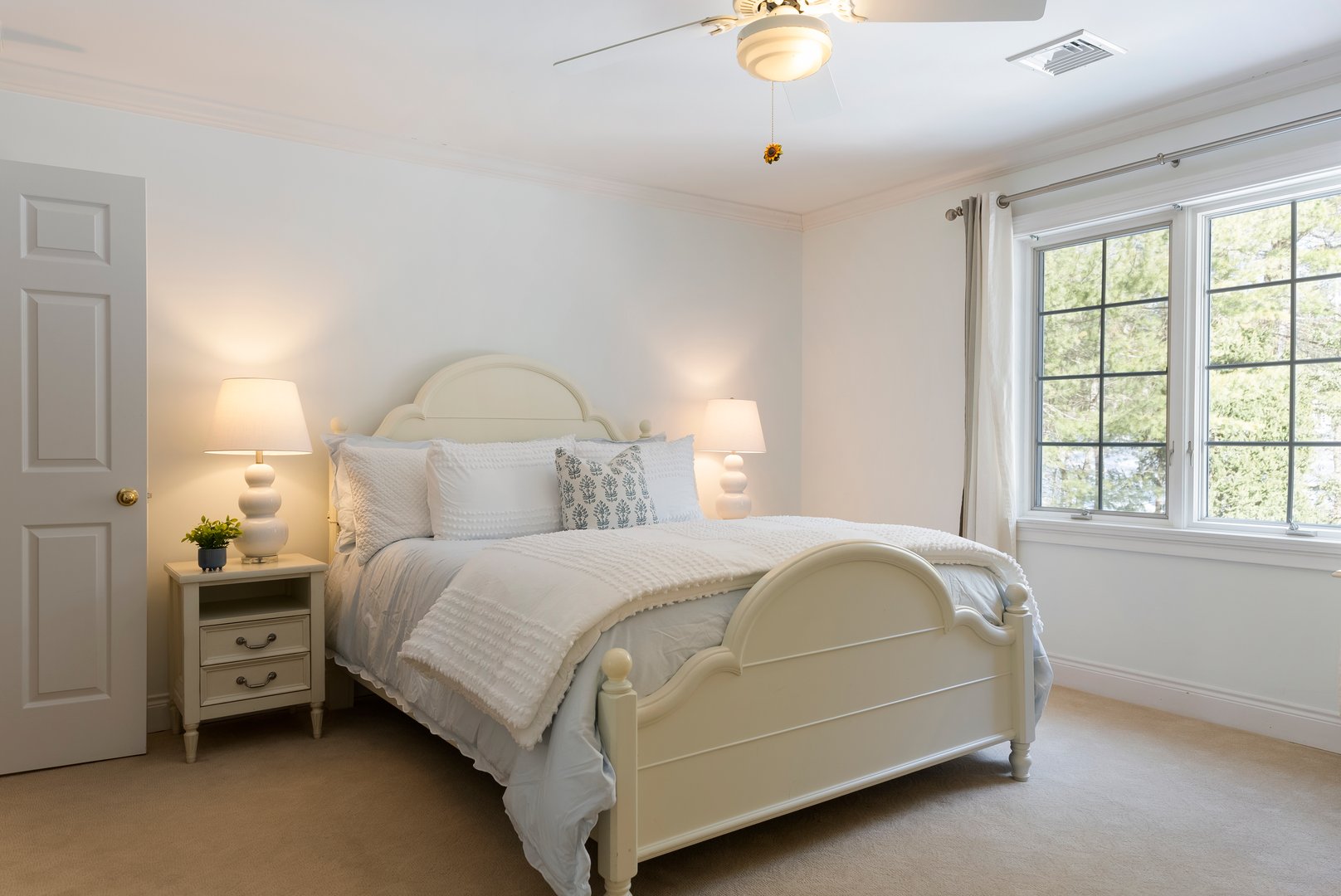 10 Hinchley Wood Photo 29