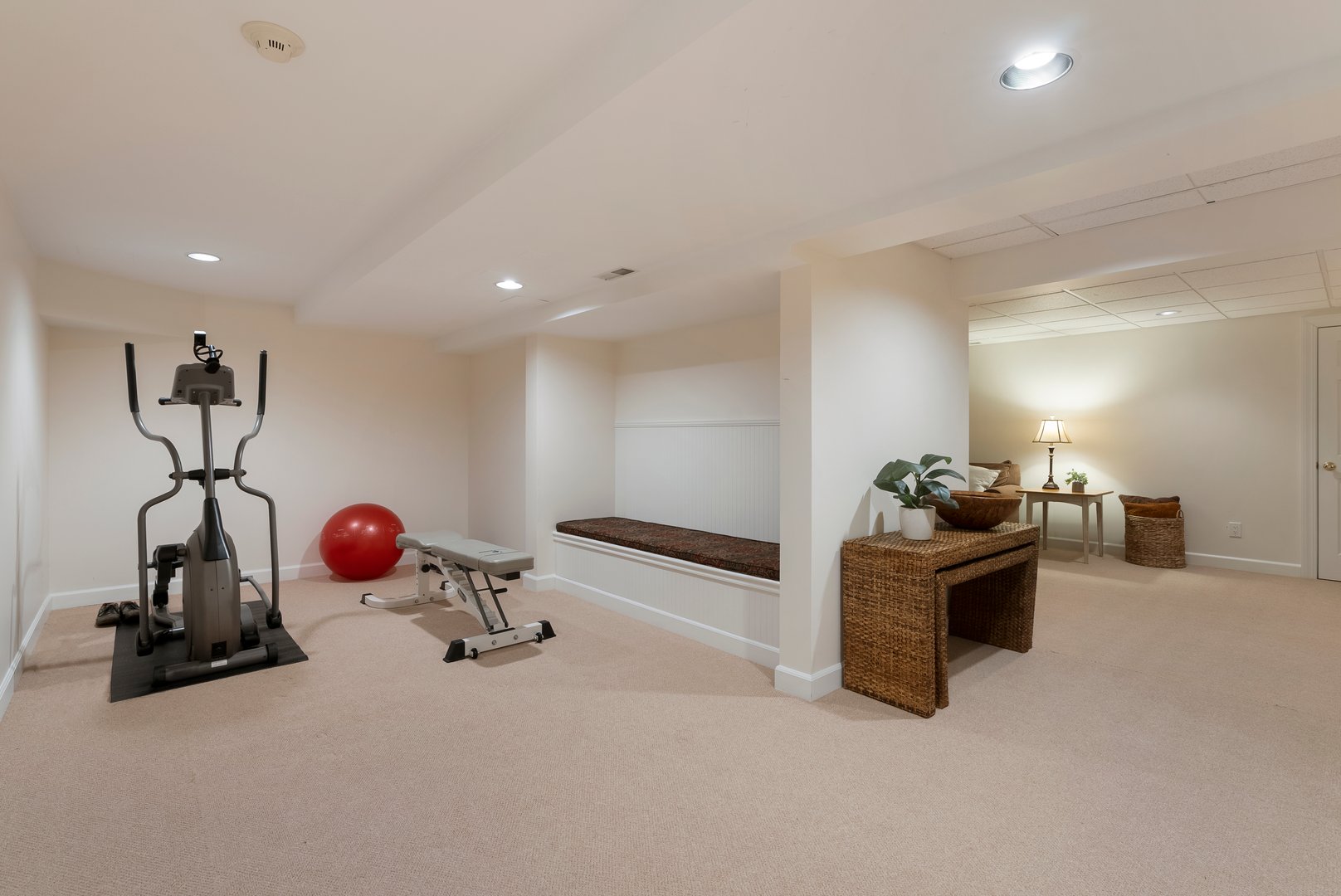 10 Hinchley Wood Photo 37