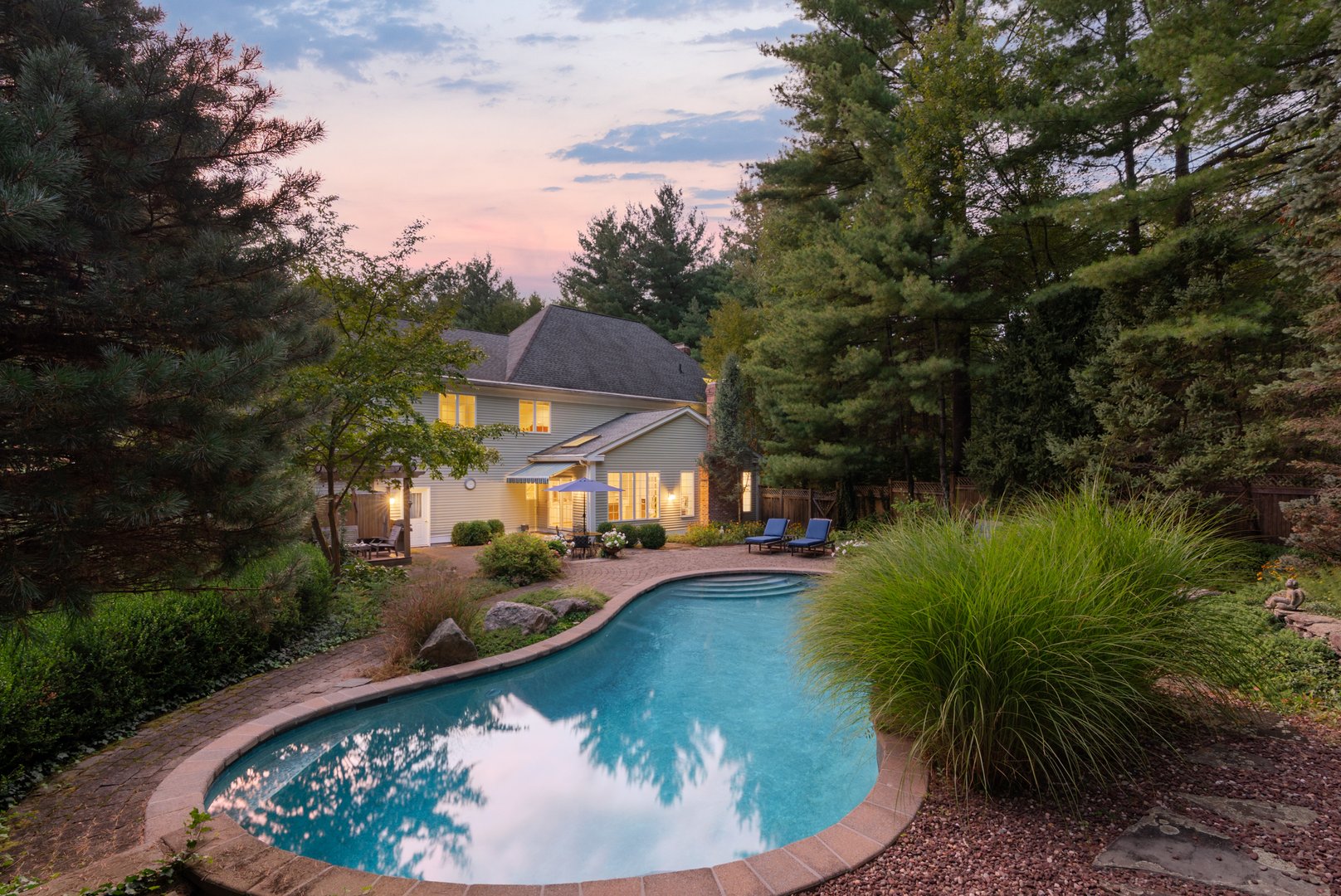 10 Hinchley Wood Photo 39