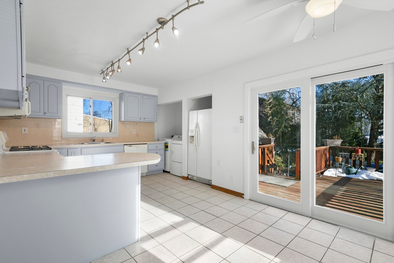 156 Madison Street Photo 11