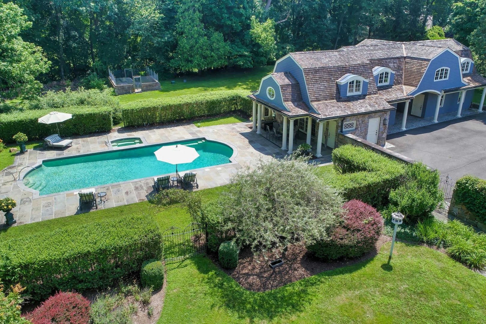 27 Country Club Road Photo 4