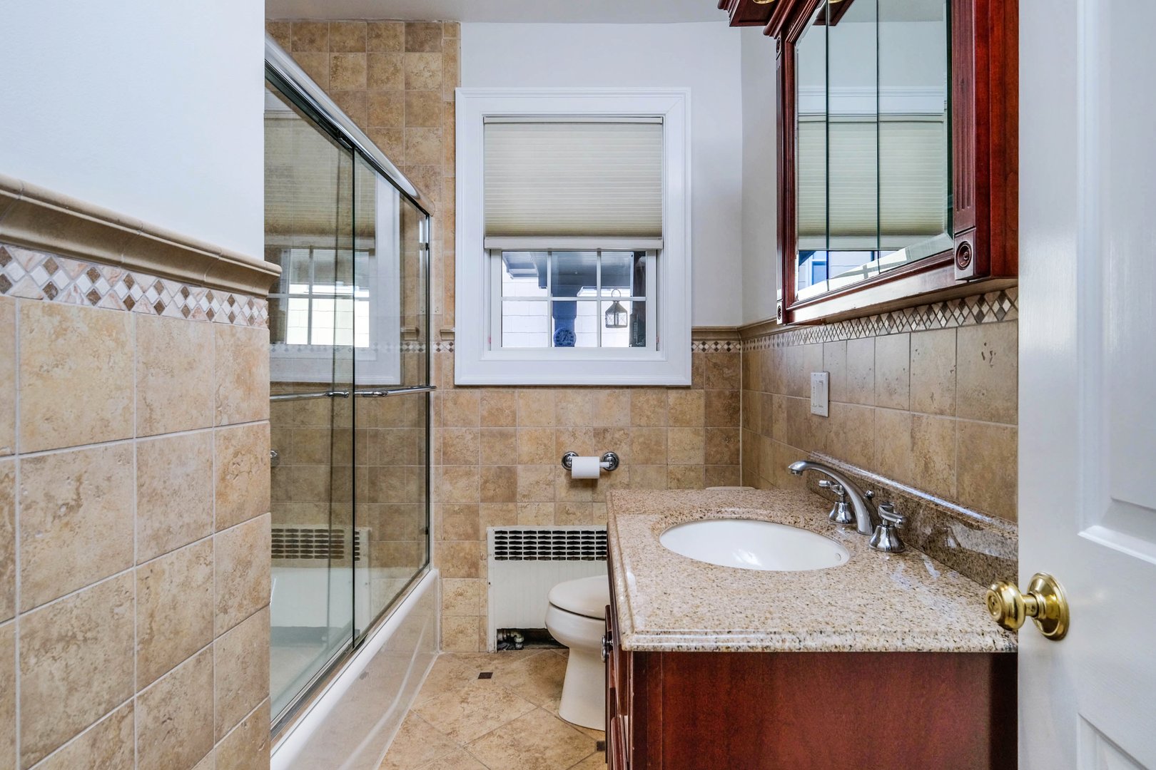 111 Frank Avenue Photo 7