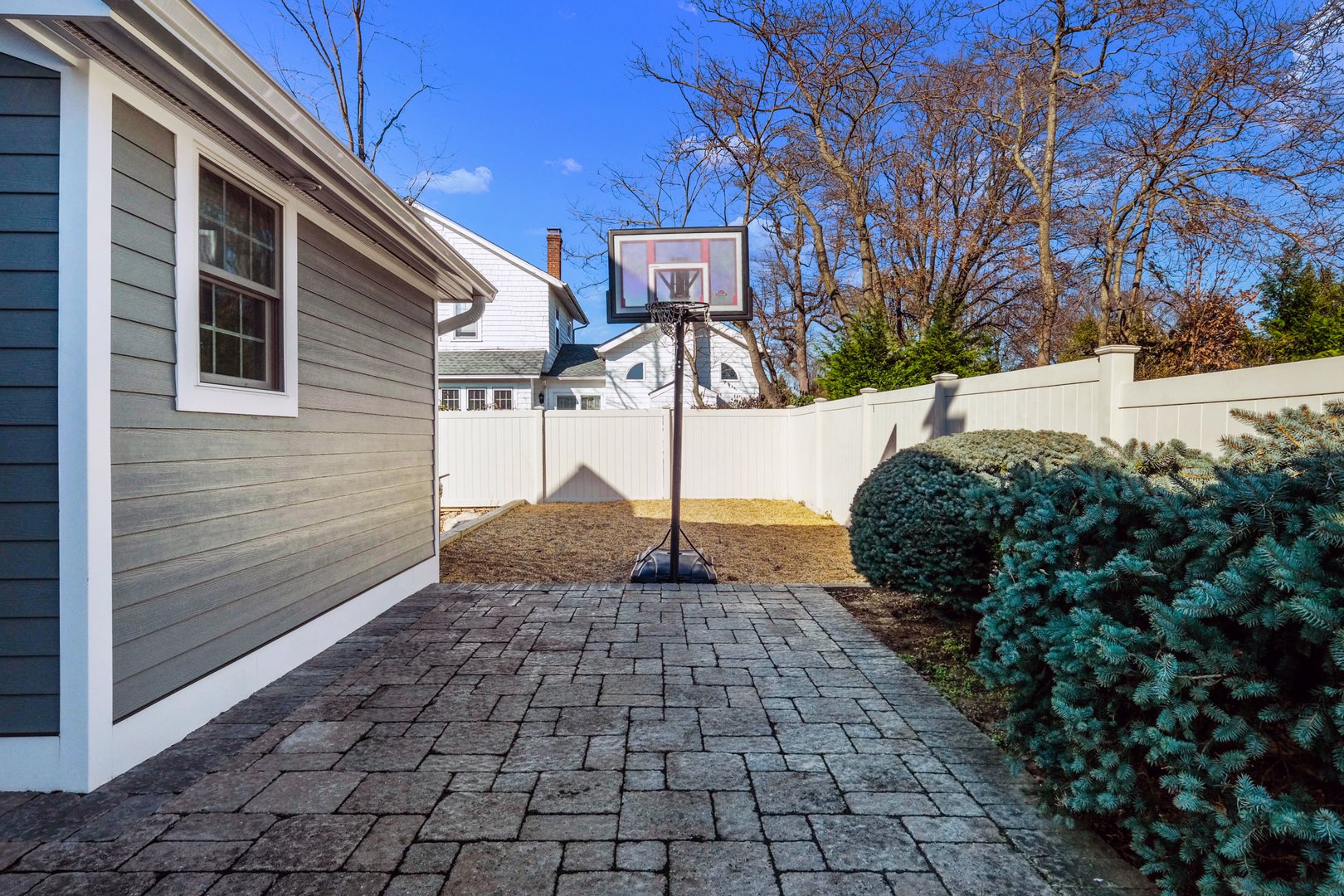 111 Frank Avenue Photo 18