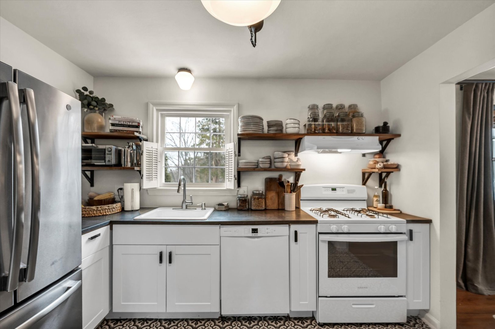 195 Hepburn Road Photo 21