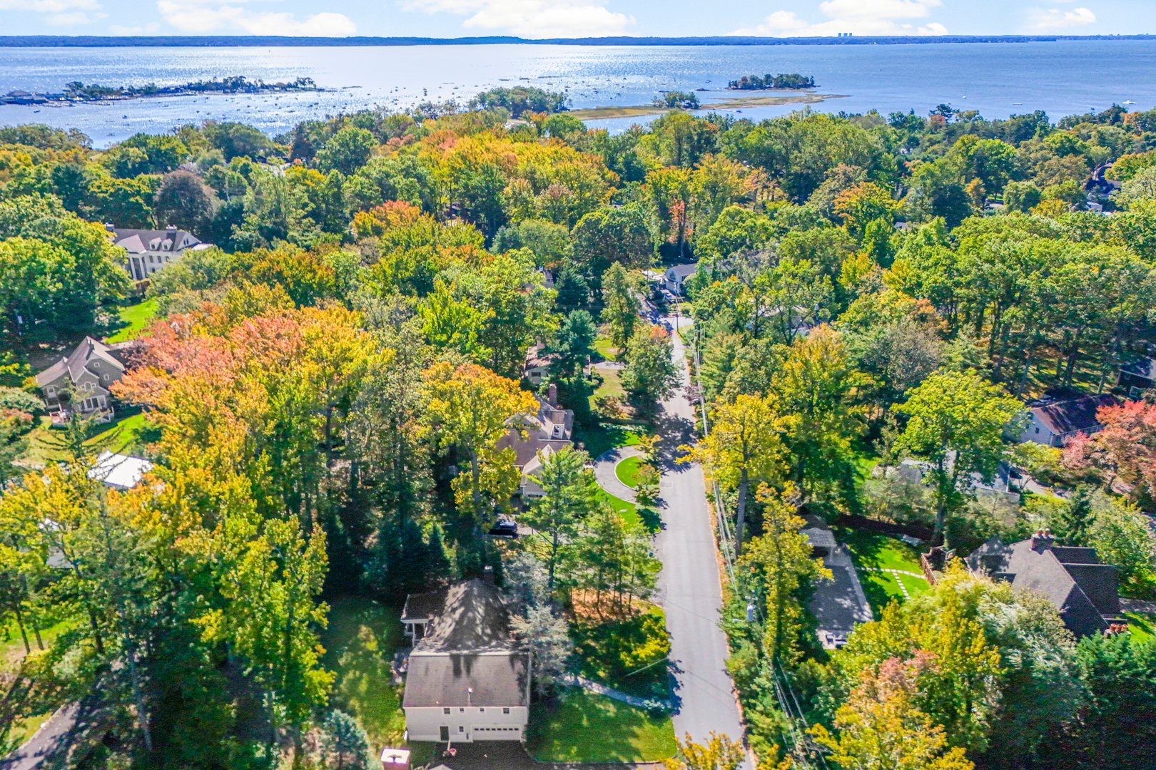 37 Barlow Lane Photo 2