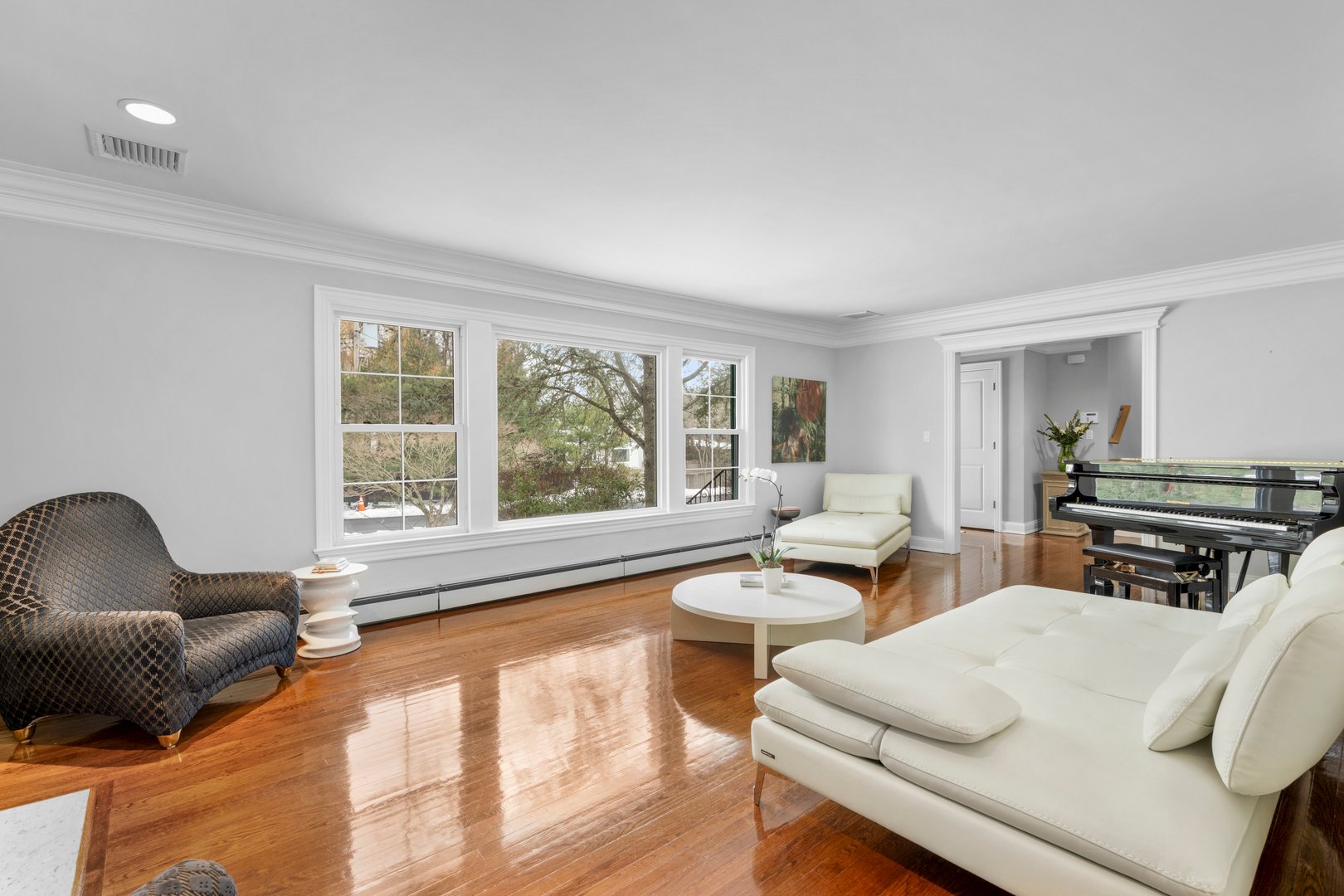 37 Barlow Lane Photo 6