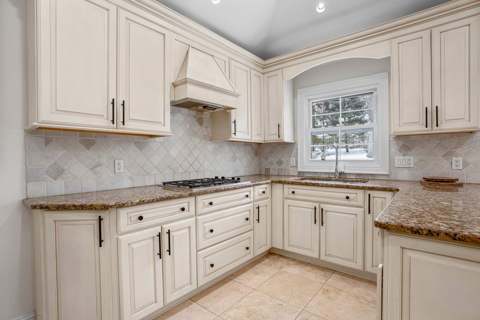 37 Barlow Lane Photo 8