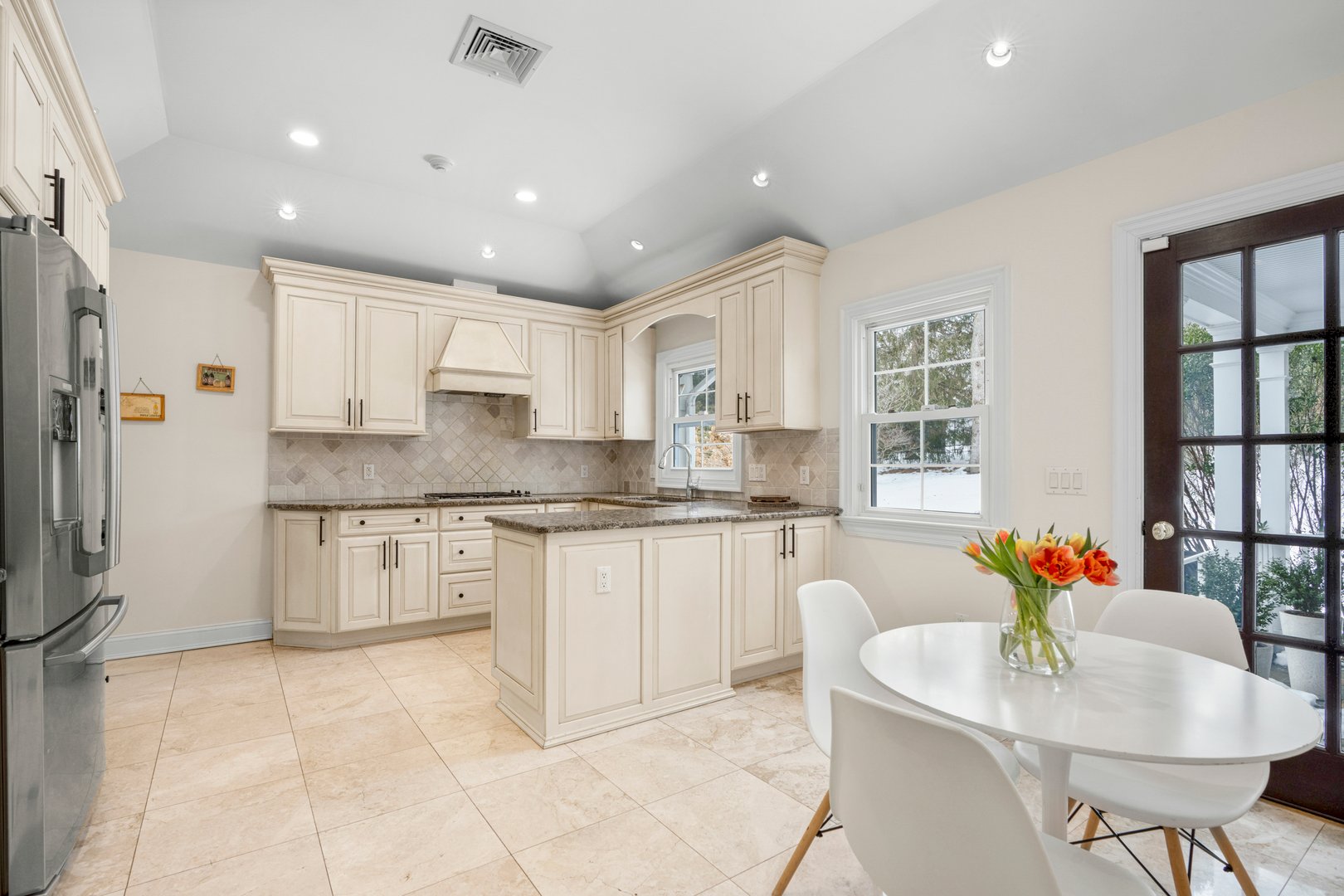 37 Barlow Lane Photo 10