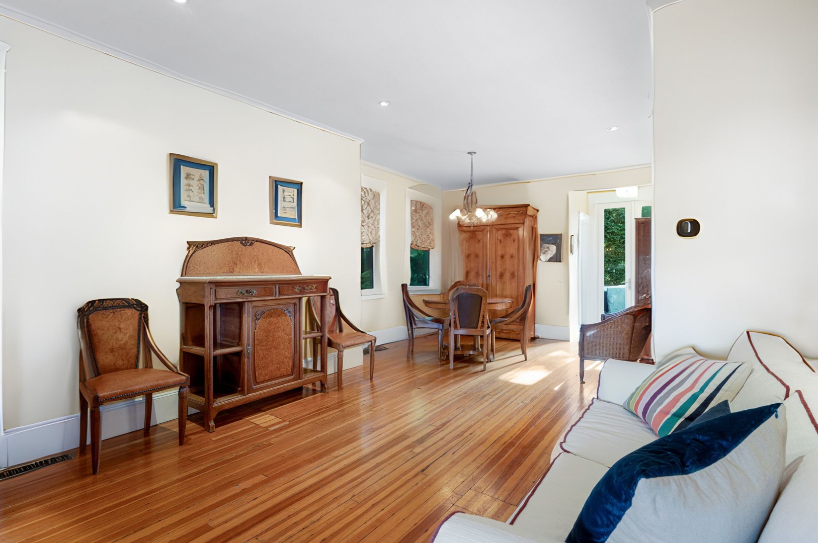 5 Gerlach Place Photo 8