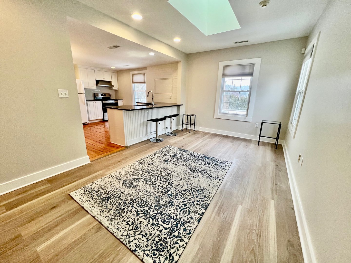 435 Foxon Road Photo 3