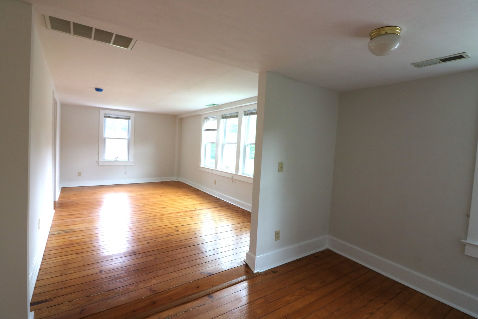 2 Oak Street  #Upper Photo 3