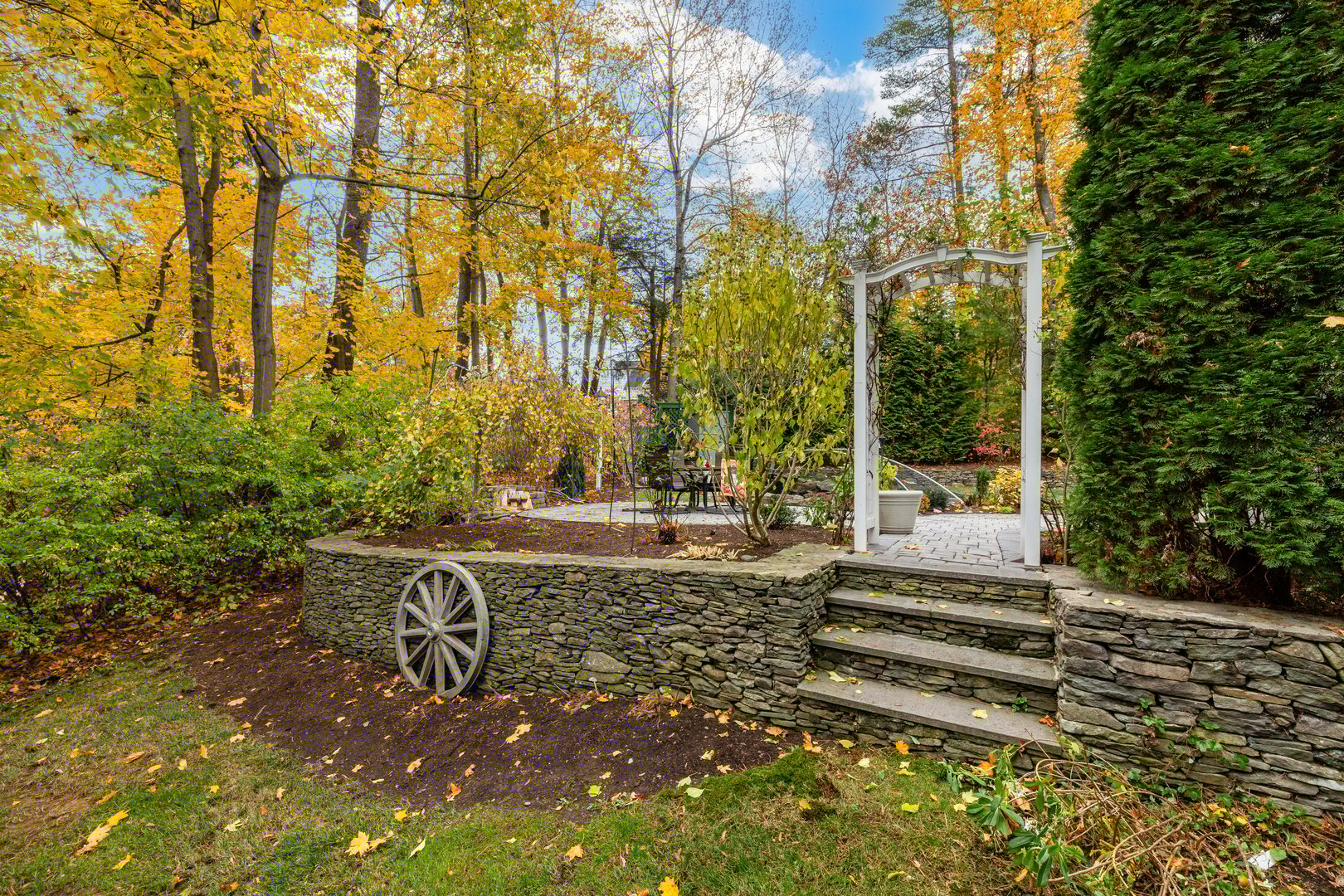 7 Hill Top Road Photo 29