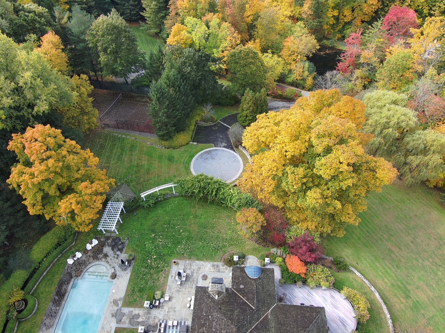 150 Old Farm Road N Photo 6