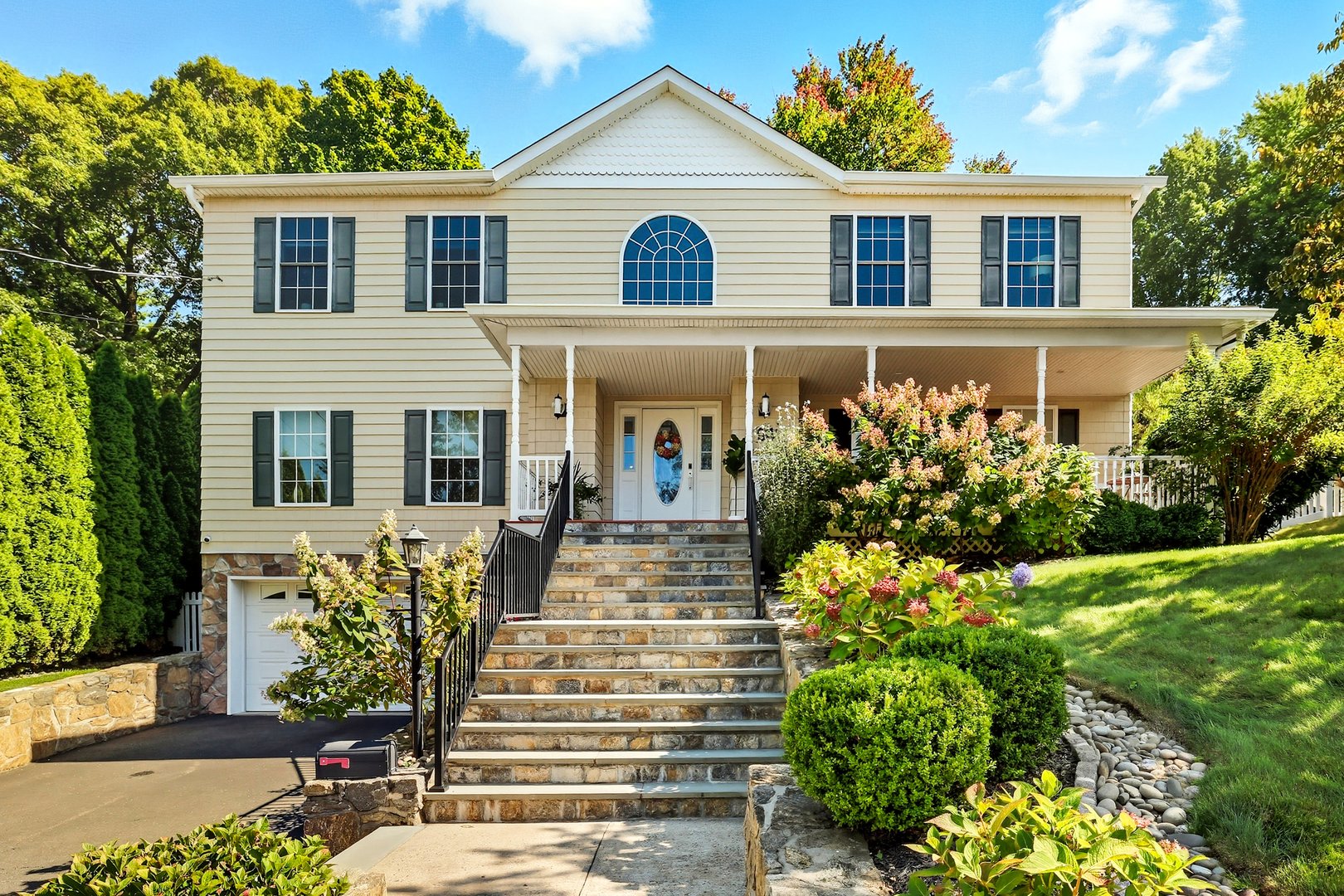 94 Holland Place Photo 1