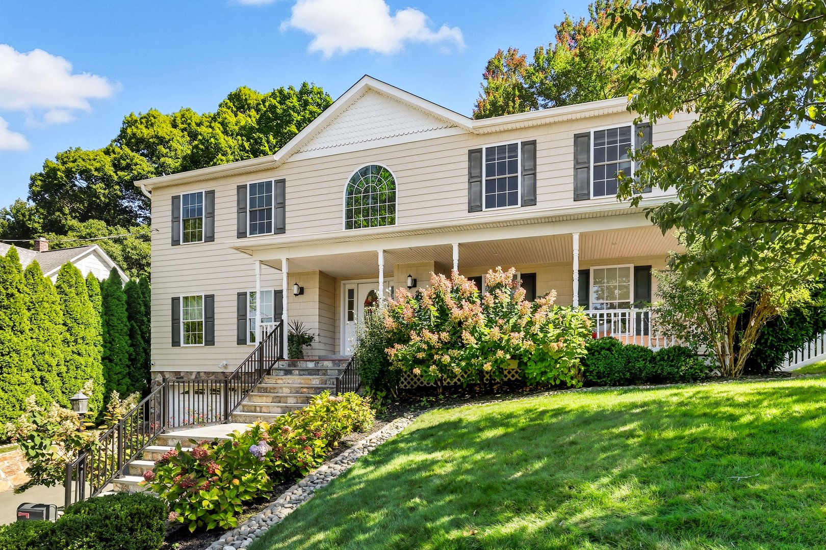 94 Holland Place Photo 2