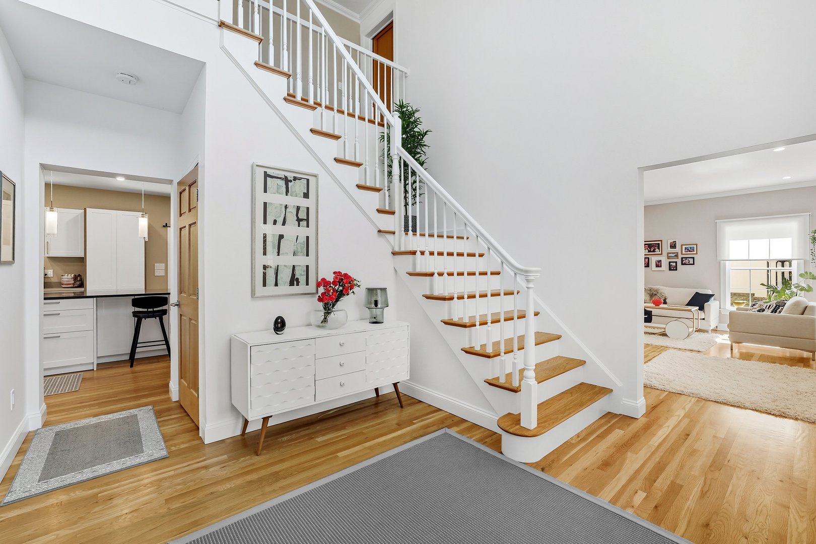 94 Holland Place Photo 4