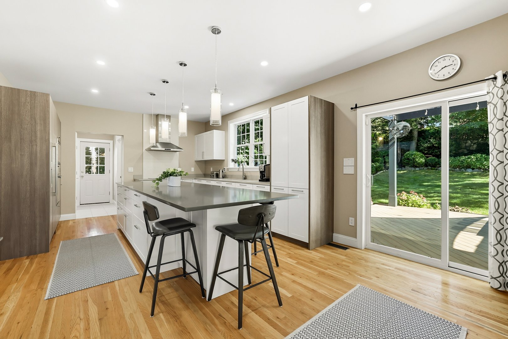 94 Holland Place Photo 8