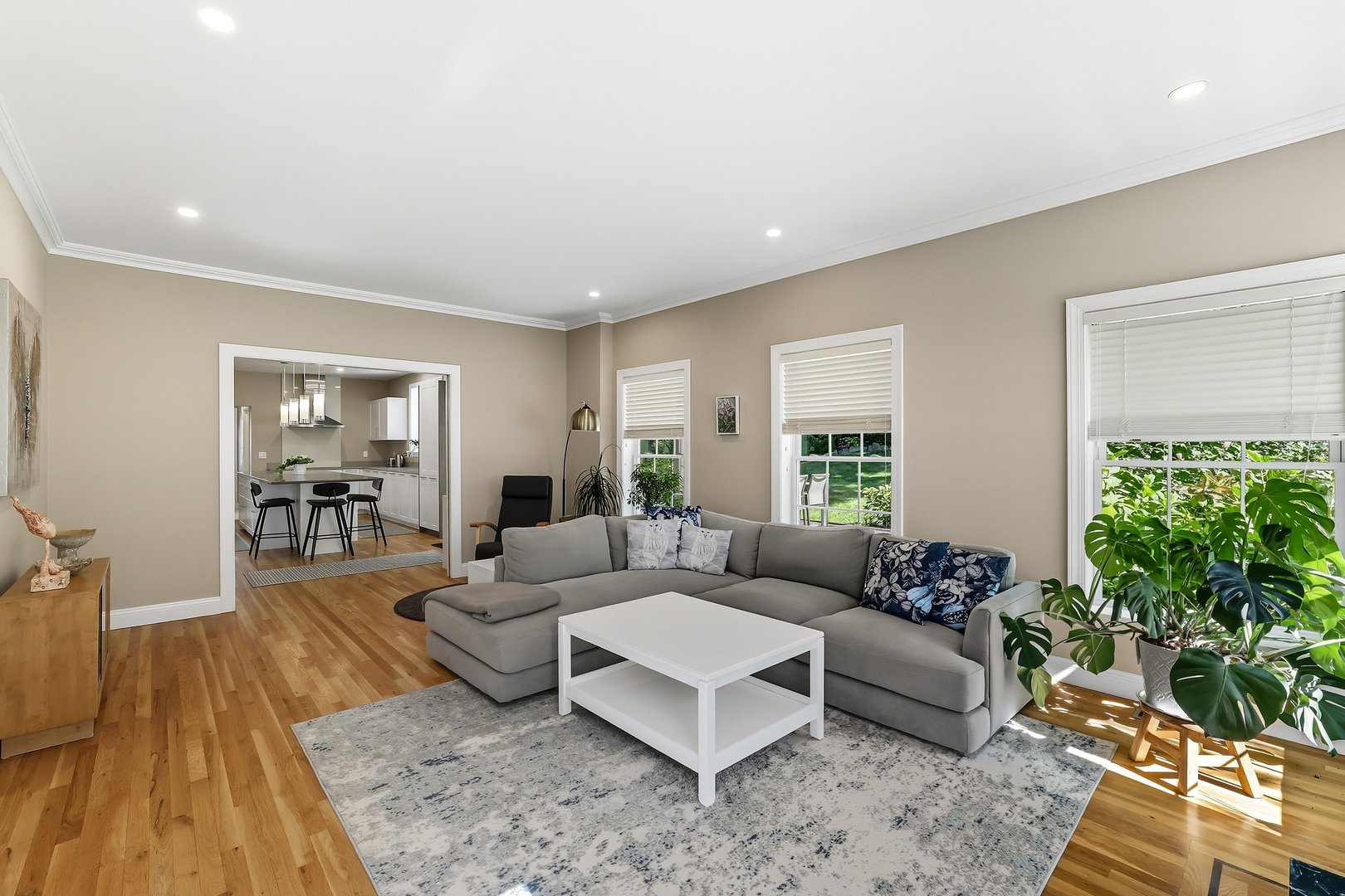 94 Holland Place Photo 12