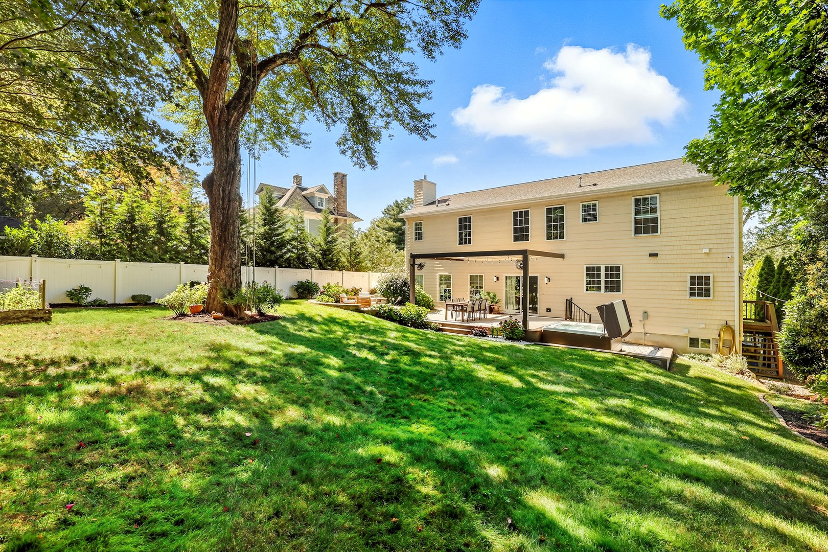 94 Holland Place Photo 40