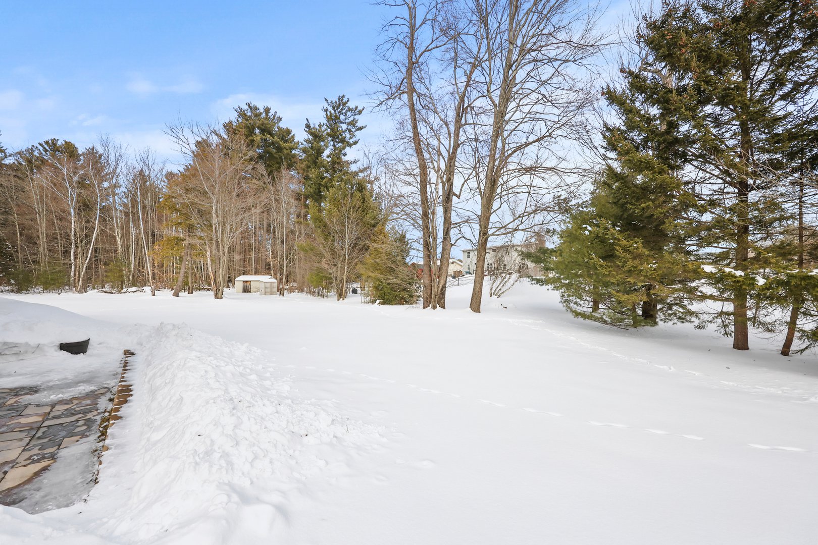 106 Nancy Ave Photo 3