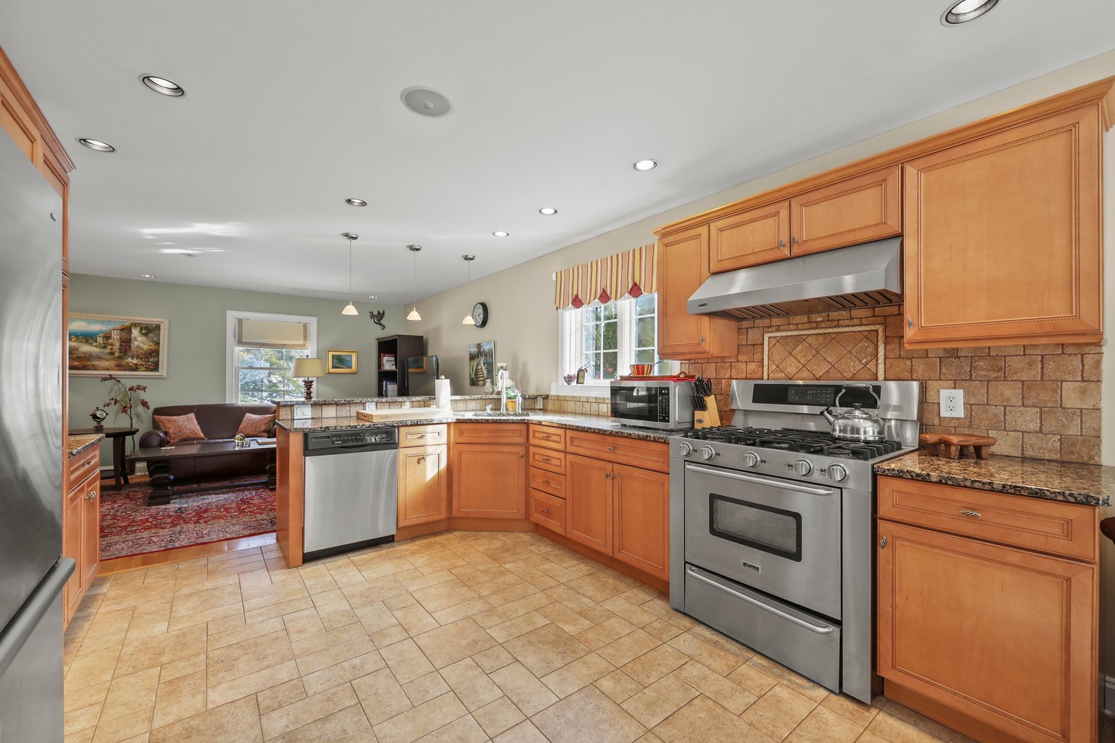 106 Nancy Ave Photo 16