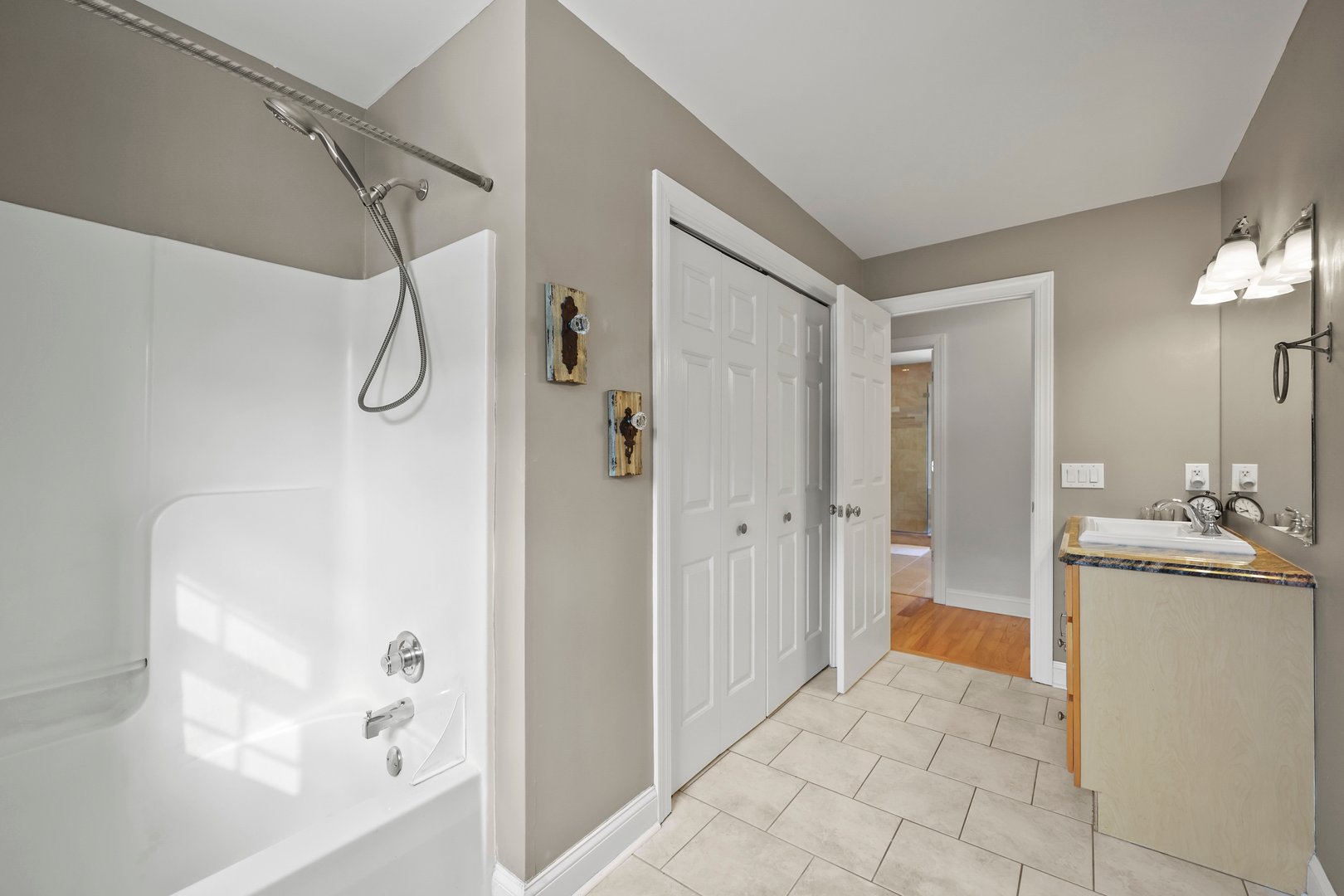 106 Nancy Ave Photo 34