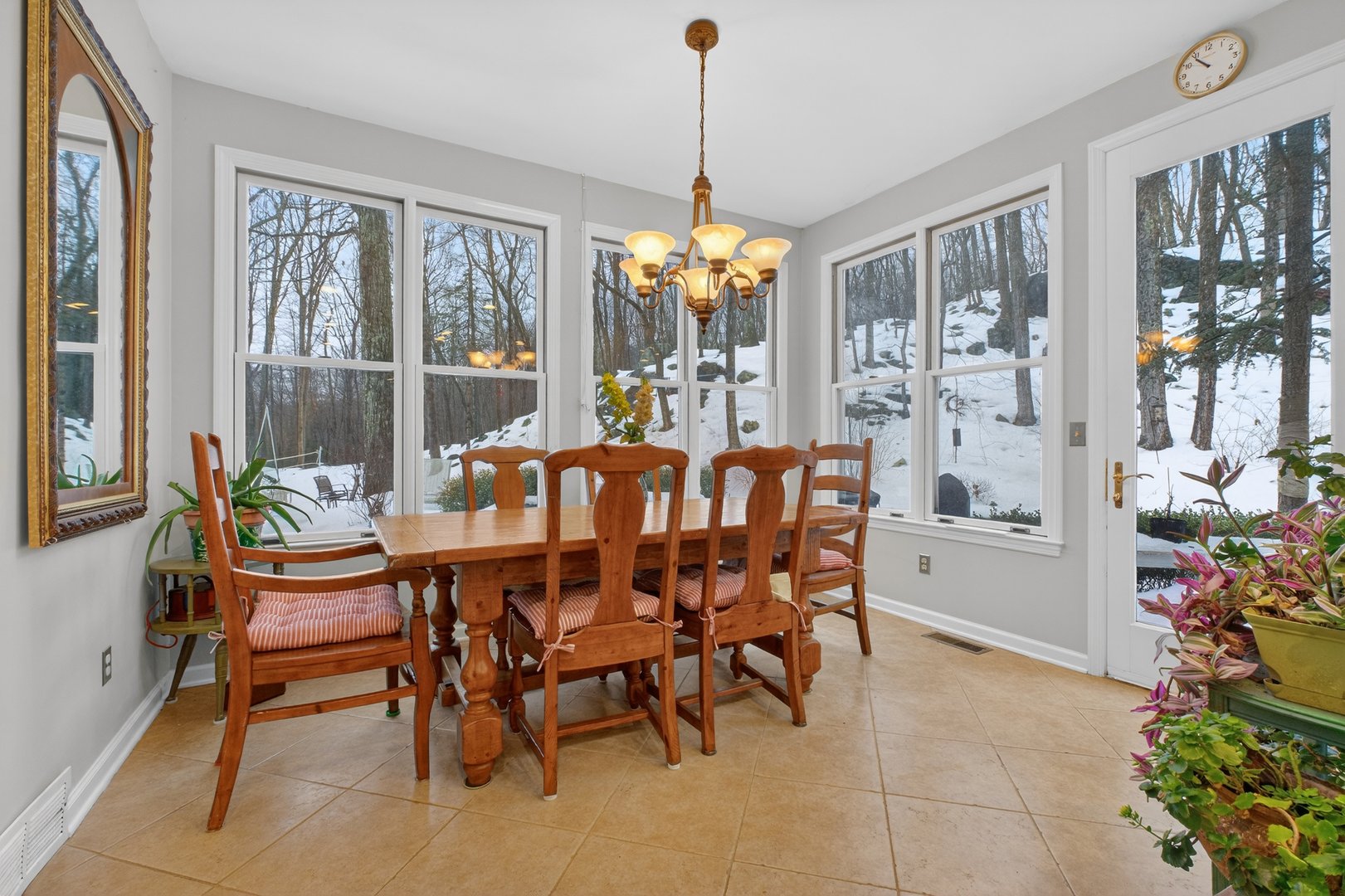 123a Peaceable Street Photo 6