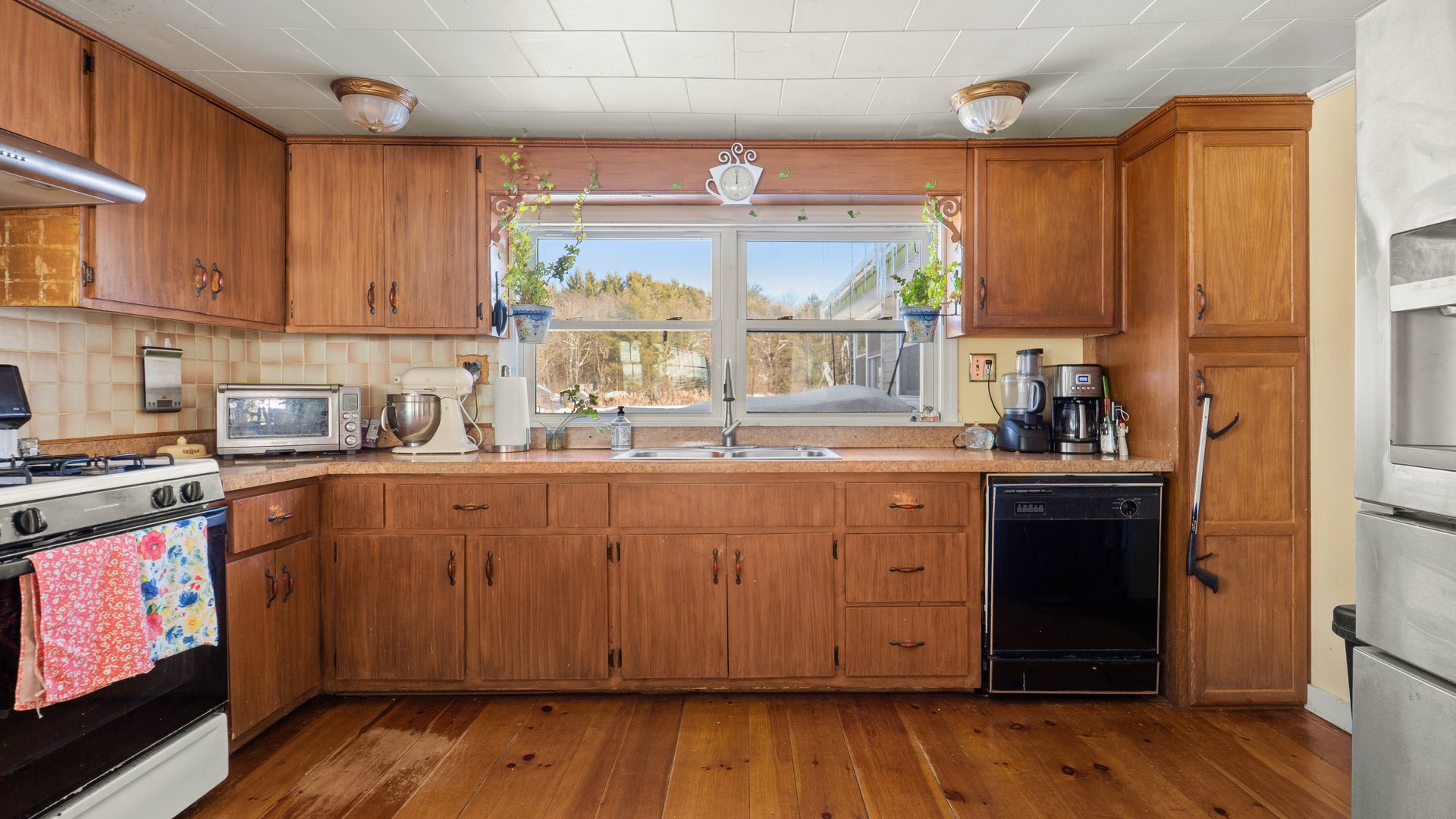 93 South Main Rd Photo 6